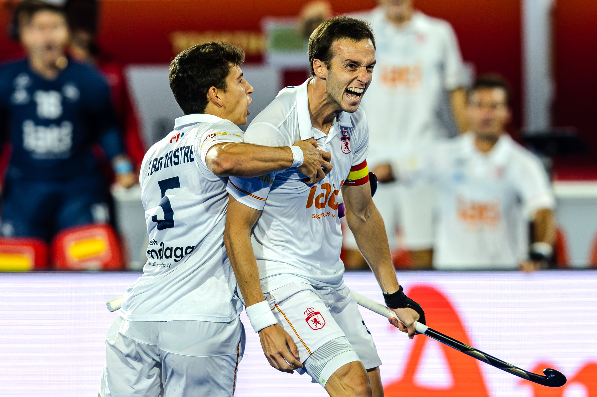El jugador terrassenc Marc Miralles celebra el gol de l'empat contra Bèlgica, que li acabaria donant el pas a semifinals del Mundial a la selecció espanyola d'hoquei sobre herba | WORLDSPORTPICS/Rodrigo Jaramillo