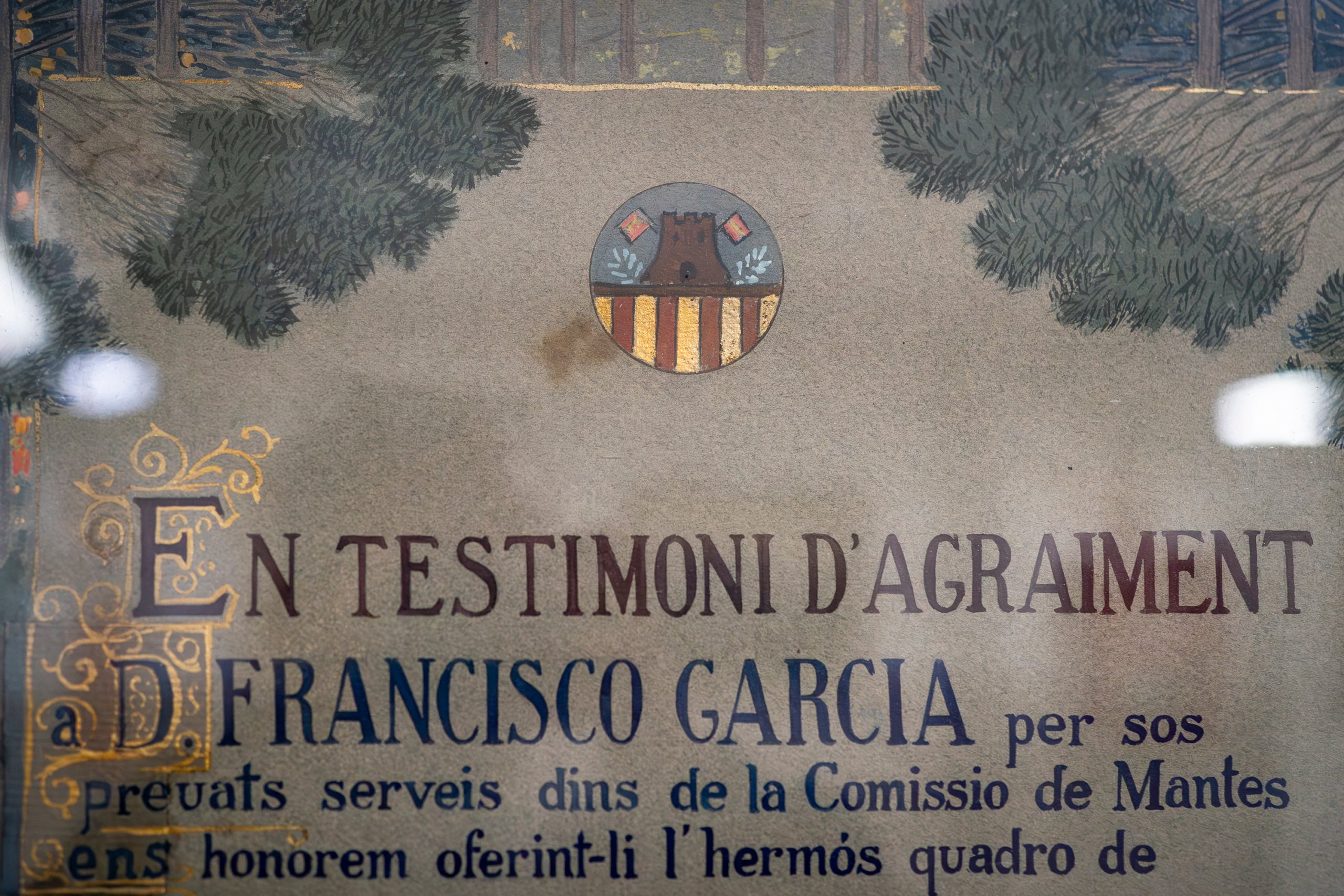Entre les més de 1.200 obres que el col·leccionista terrassenc Jordi Planas guarda al seu magatzem del barri de Sant Pere, s'hi troben peces de Vayreda, Berga i Boix, Torras Armengol, Joaquim Vancells, Alexandre de Riquer, Clavé, Cuixart, Tàpies, Ponç, Tharrats, Muxart, Guinovart, Ràfols Ca Entre les més de 1.200 obres que el col·leccionista terrassenc Jordi Planas guarda al seu magatzem del barri de Sant Pere, s'hi troben peces de Vayreda, Berga i Boix, Torras Armengol, Vancells, Alexandre de Riquer, Clavé, Cuixart, Tàpies, Ponç, Tharrats, Muxart, Guinovart, Ràfols Casamada o Plensa. És a dir, d'una completa mostra de l'Escola d'Olot de la segona meitat del segle XIX a les avantguardes catalanes del XX, passant per fins a 164 artistes locals, amb sobretot 70 Vancells. També de cartelleria d'esdeveniments de la ciutat. Passin i gaudeixin d'aquesta fotogaleria | Mireia Comas