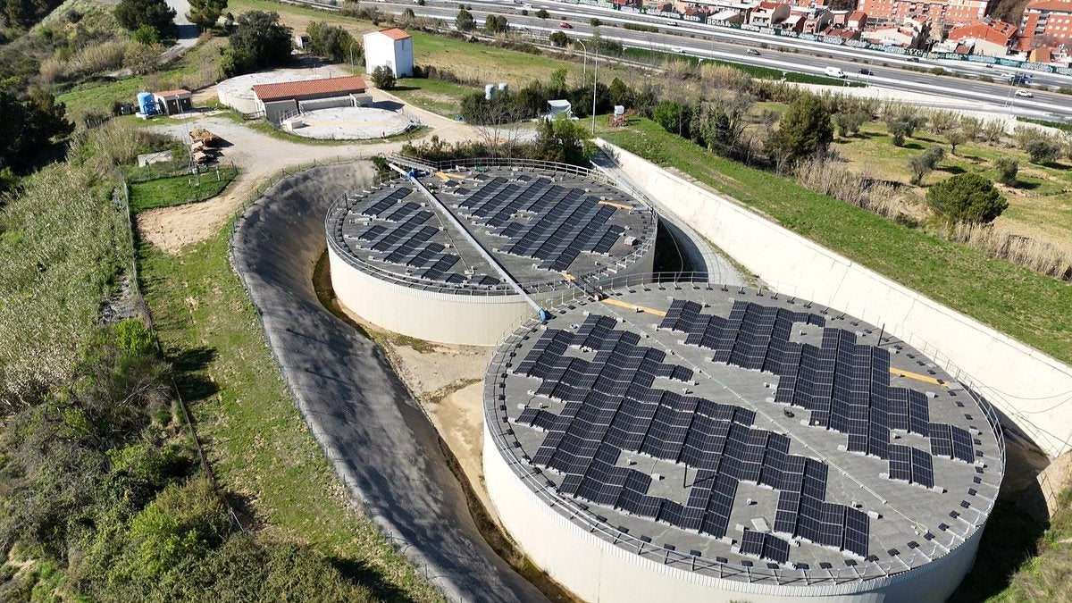 Els dipòsits d'aigua de la ciutat ja compten amb plaques fotovoltaiques | Aj. Terrassa