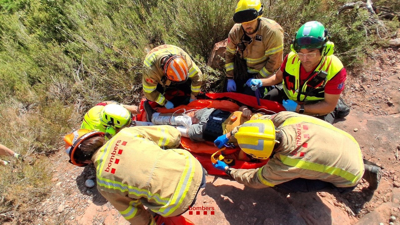 Rescaten en helicòpter un excursionista ferit a Vacarisses | Bombers