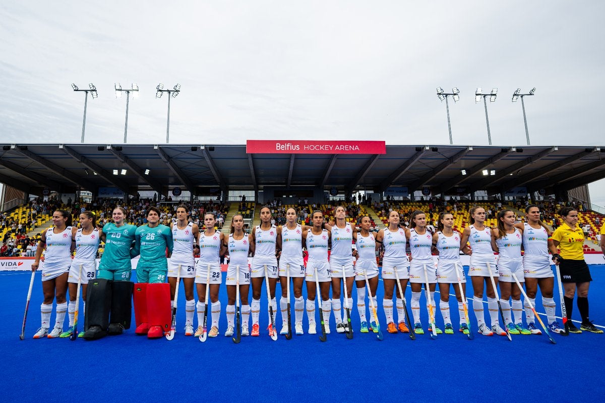 La selecció espanyola d'hoquei herba femenina en la presentació del partit del Mundial per al setè lloc contra la Xina | RFEH