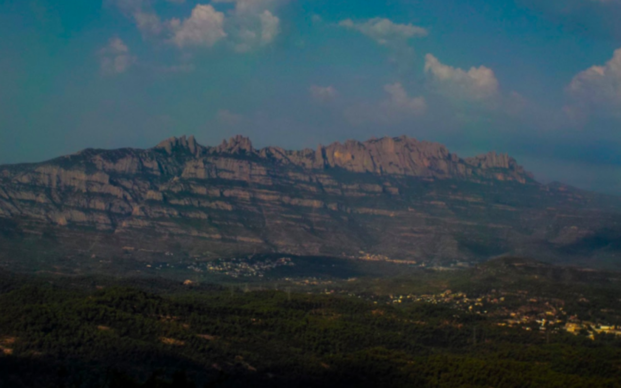 Montserrat des del Paller de Tot l'Any, a Vacarisses  | Carol Paez