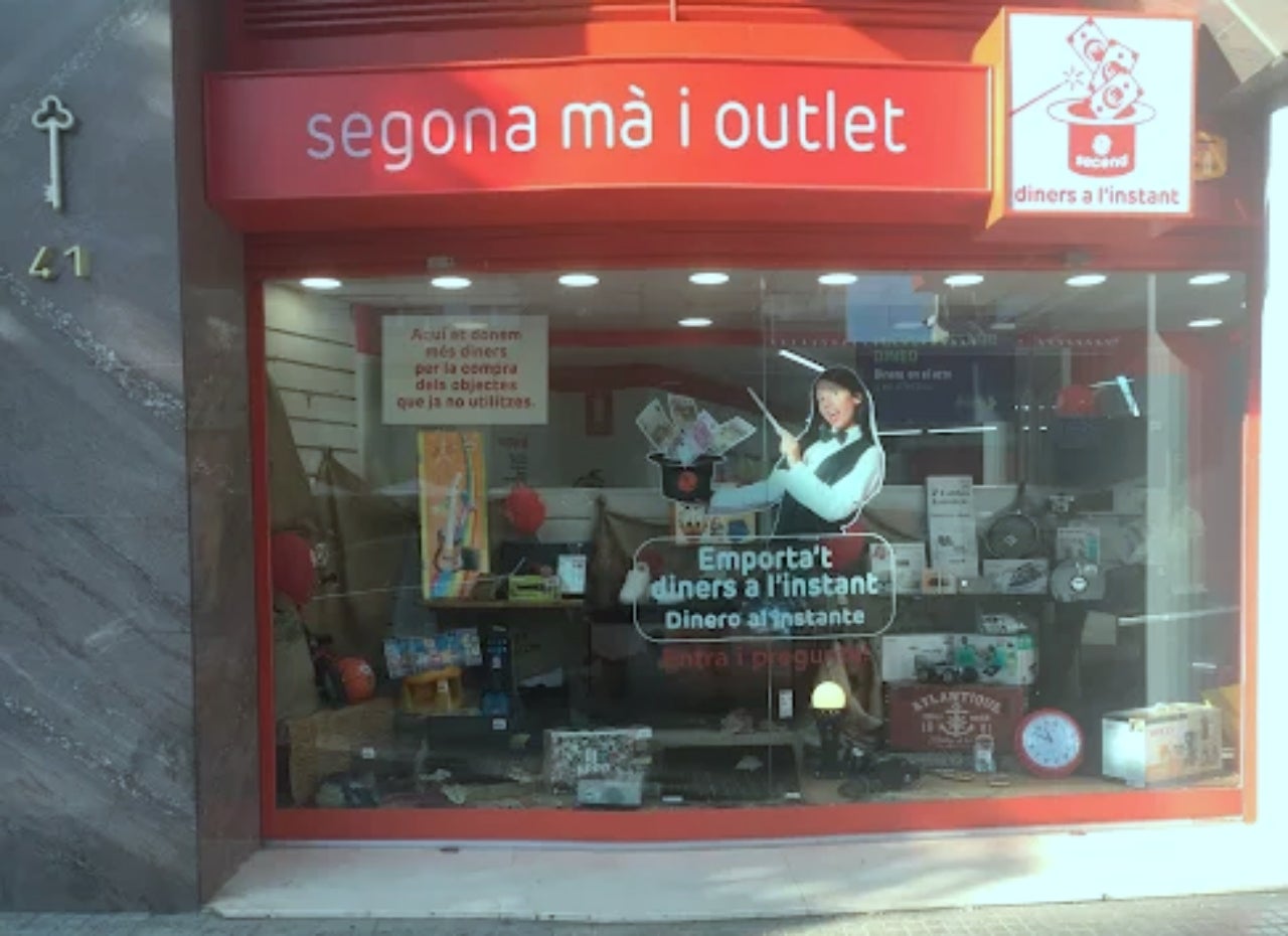 Façana de l'establiment Second Company, a l'avinguda Jacquard | S.C.