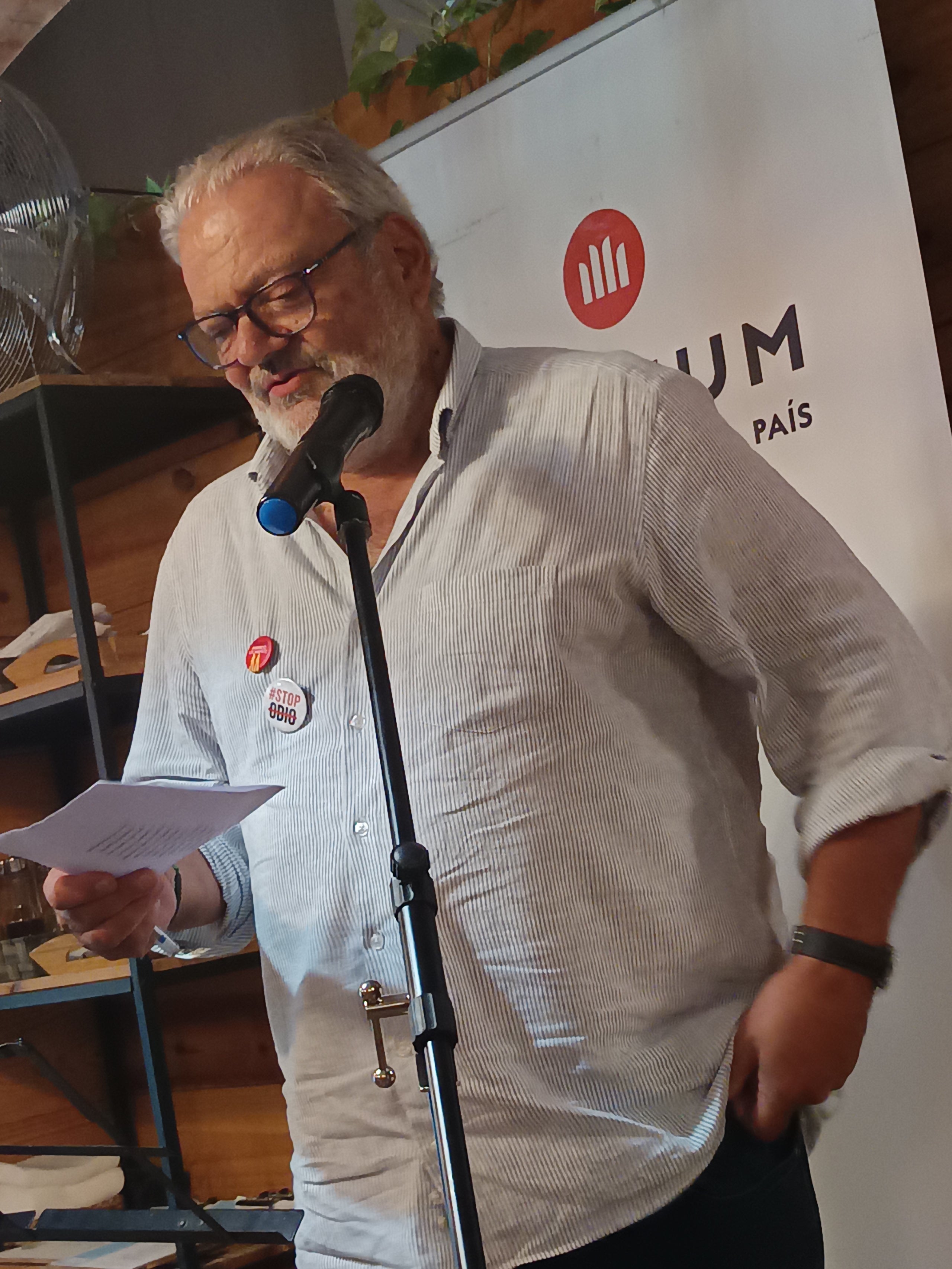 Aquest passat dijous, dia 17 de setembre, Òmnium ha celebrat per quart any consecutiu el sopar en homenatge a Vicent Andrés Estellés. En aquesta ocasió hem triat el restaurant La Traviesa del Passeig del Vapor Gran de Terrassa. El menú presentat combinava uns plats amb ingredients valencians i catalans. La jornada va comptar amb la presència d'una trentena de persones, entre organitzadors, membres de la Junta Òmnium Terrassa, socis d'Òmnium, representants de diferents entitats de la ciutat i poetes terrassencs | Òmnium Terrassa