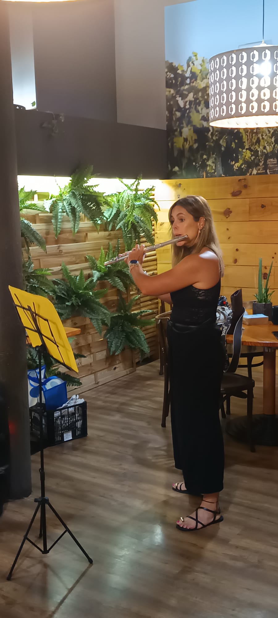 Aquest passat dijous, dia 17 de setembre, Òmnium ha celebrat per quart any consecutiu el sopar en homenatge a Vicent Andrés Estellés. En aquesta ocasió hem triat el restaurant La Traviesa del Passeig del Vapor Gran de Terrassa. El menú presentat combinava uns plats amb ingredients valencians i catalans. La jornada va comptar amb la presència d'una trentena de persones, entre organitzadors, membres de la Junta Òmnium Terrassa, socis d'Òmnium, representants de diferents entitats de la ciutat i poetes terrassencs | Òmnium Terrassa