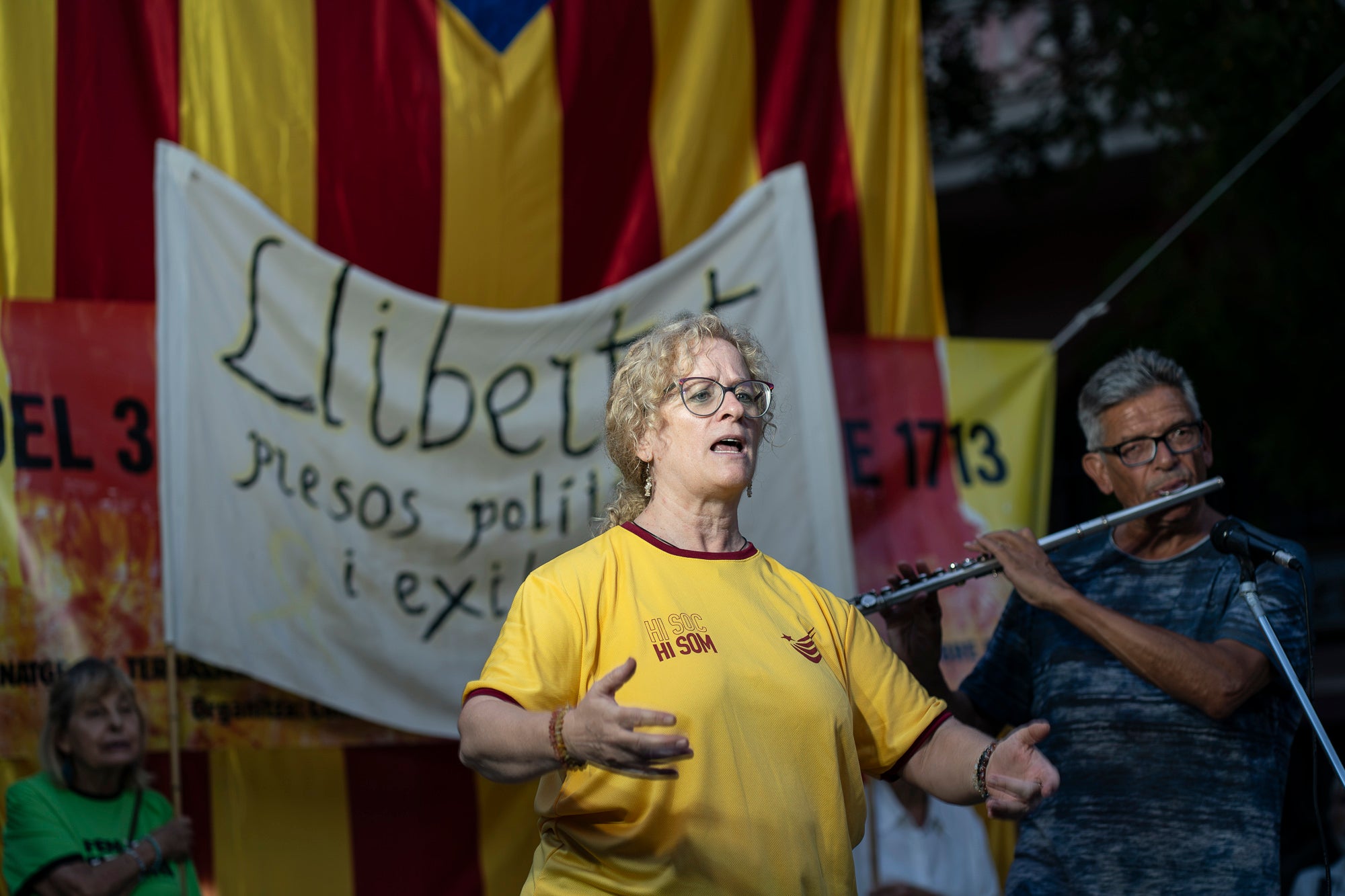 La plaça Vella de Terrassa ha acollit aquest dijous, l'acte de commemoració dels Fets del 3, 4 i 5 de setembre de 1713. Convocat per ANC, Consell per la República, Òmnium i Cants de Llibertat, ha comptat amb la participació de convidats vinguts des de Menorcs i grups de cultura popular de Terrassa. L'efemèride commemora els fets que van tenir aquells dies, amb l’incendi i saqueig de la vila de Terrassa en el marc de la Guerra de Successió, quan les tropes borbòniques de Felip V, comandades pel general Feliciano Bracamonte, van passar per les armes la vila de Terrassa.