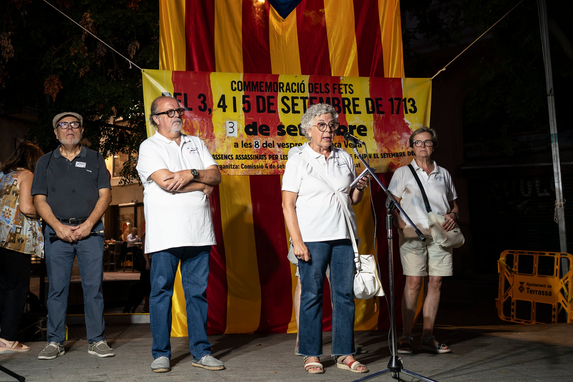 La plaça Vella de Terrassa ha acollit aquest dijous, l'acte de commemoració dels Fets del 3, 4 i 5 de setembre de 1713. Convocat per ANC, Consell per la República, Òmnium i Cants de Llibertat, ha comptat amb la participació de convidats vinguts des de Menorcs i grups de cultura popular de Terrassa. L'efemèride commemora els fets que van tenir aquells dies, amb l’incendi i saqueig de la vila de Terrassa en el marc de la Guerra de Successió, quan les tropes borbòniques de Felip V, comandades pel general Feliciano Bracamonte, van passar per les armes la vila de Terrassa.
