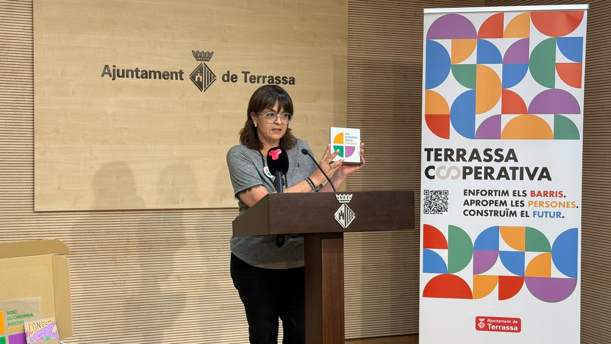 Presentació del distintiu 'Soc Economia Social Terrassa', que identificarà les entitats i empreses participants com a membres d'una comunitat d'agents informadors | Ajuntament de Terrassa