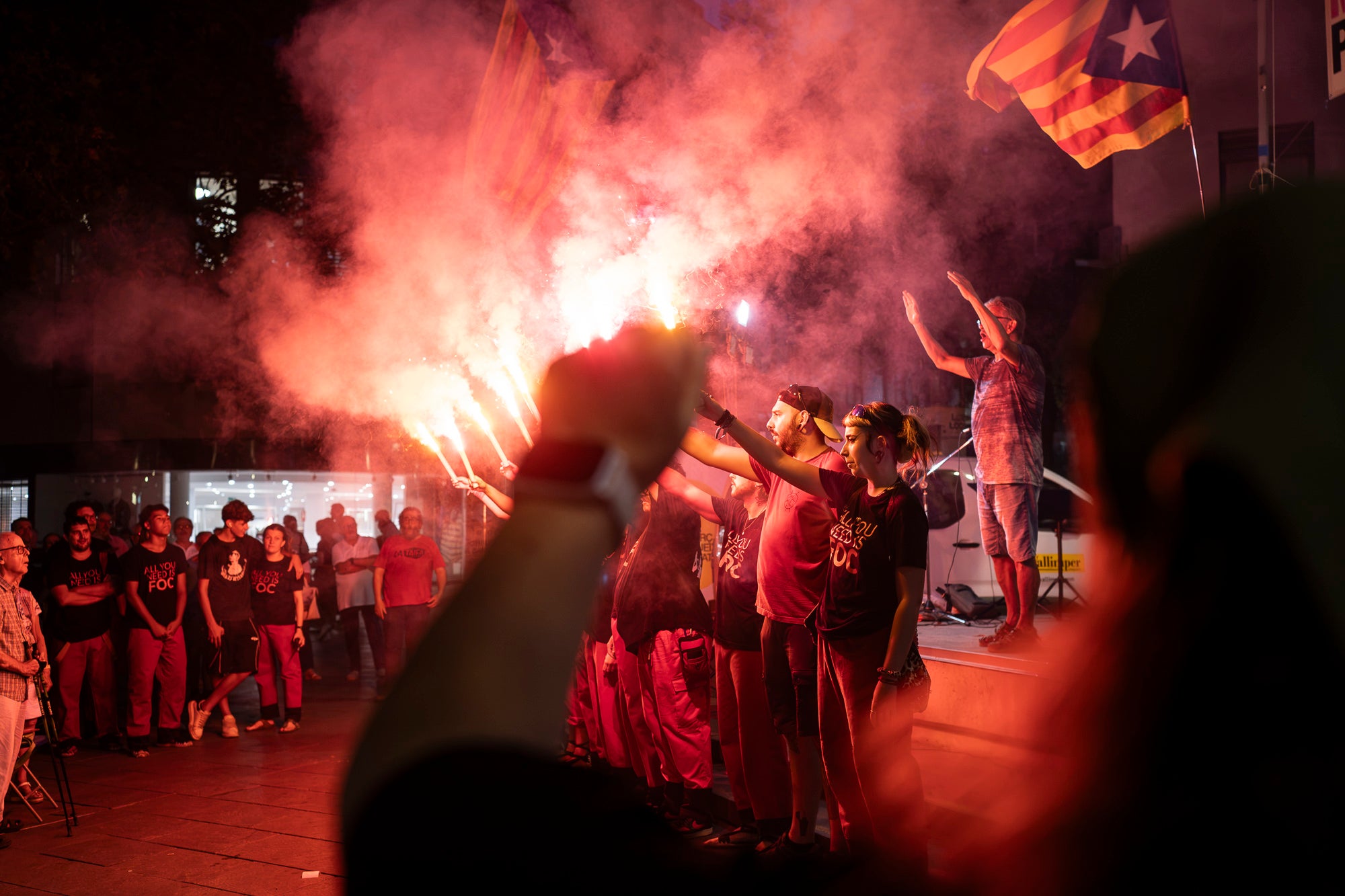 La plaça Vella de Terrassa ha acollit aquest dijous, l'acte de commemoració dels Fets del 3, 4 i 5 de setembre de 1713. Convocat per ANC, Consell per la República, Òmnium i Cants de Llibertat, ha comptat amb la participació de convidats vinguts des de Menorcs i grups de cultura popular de Terrassa. L'efemèride commemora els fets que van tenir aquells dies, amb l’incendi i saqueig de la vila de Terrassa en el marc de la Guerra de Successió, quan les tropes borbòniques de Felip V, comandades pel general Feliciano Bracamonte, van passar per les armes la vila de Terrassa.