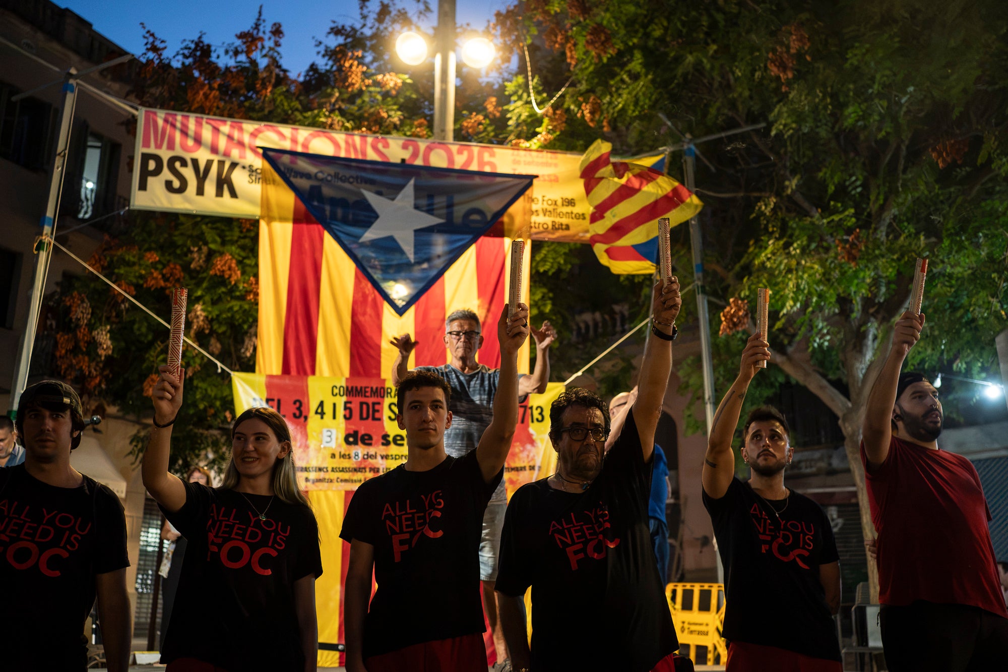 La plaça Vella de Terrassa ha acollit aquest dijous, l'acte de commemoració dels Fets del 3, 4 i 5 de setembre de 1713. Convocat per ANC, Consell per la República, Òmnium i Cants de Llibertat, ha comptat amb la participació de convidats vinguts des de Menorcs i grups de cultura popular de Terrassa. L'efemèride commemora els fets que van tenir aquells dies, amb l’incendi i saqueig de la vila de Terrassa en el marc de la Guerra de Successió, quan les tropes borbòniques de Felip V, comandades pel general Feliciano Bracamonte, van passar per les armes la vila de Terrassa.