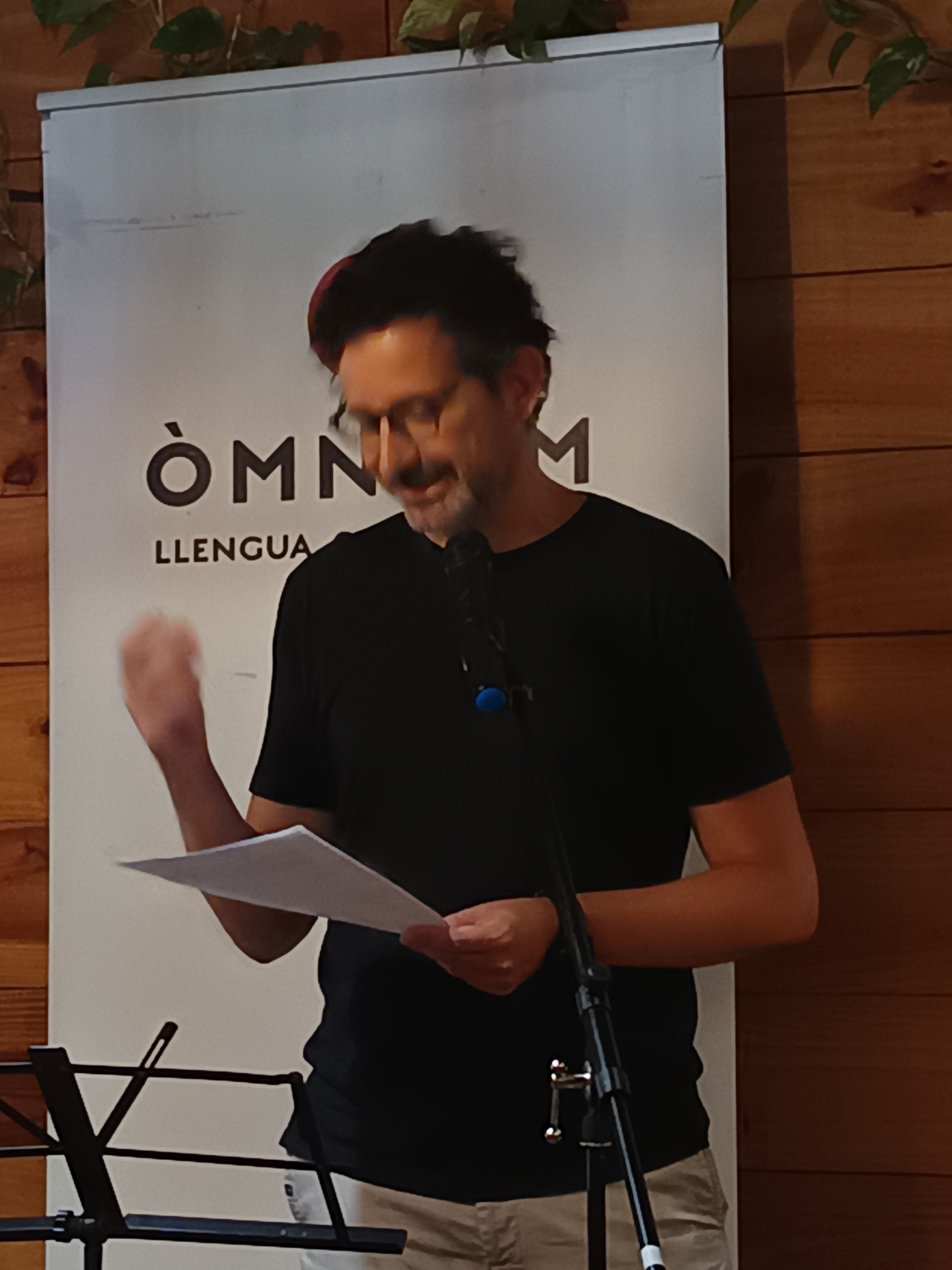 Aquest passat dijous, dia 17 de setembre, Òmnium ha celebrat per quart any consecutiu el sopar en homenatge a Vicent Andrés Estellés. En aquesta ocasió hem triat el restaurant La Traviesa del Passeig del Vapor Gran de Terrassa. El menú presentat combinava uns plats amb ingredients valencians i catalans. La jornada va comptar amb la presència d'una trentena de persones, entre organitzadors, membres de la Junta Òmnium Terrassa, socis d'Òmnium, representants de diferents entitats de la ciutat i poetes terrassencs | Òmnium Terrassa