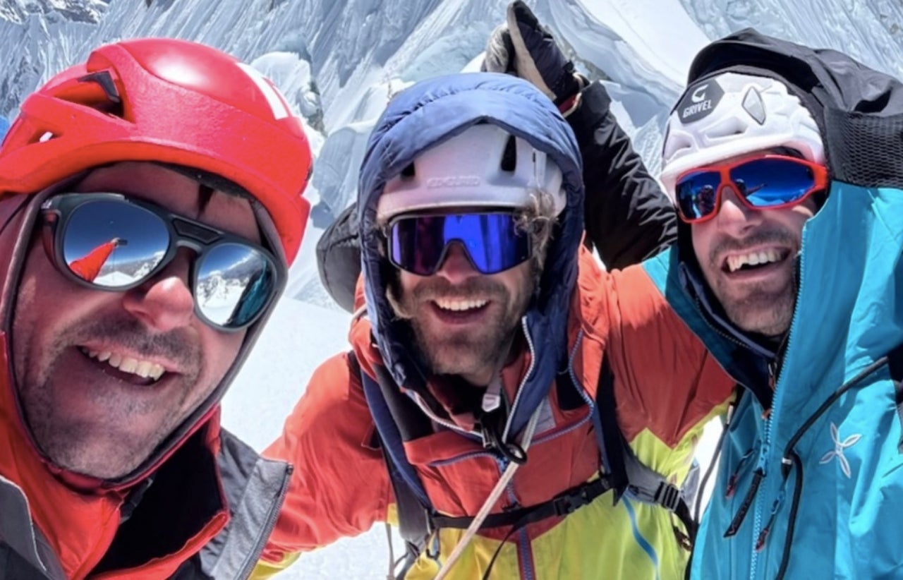 Bru Busom (al centre) amb Marc Toralles i Rubén Sanmartín, coronant el Yerupajà | IG MT