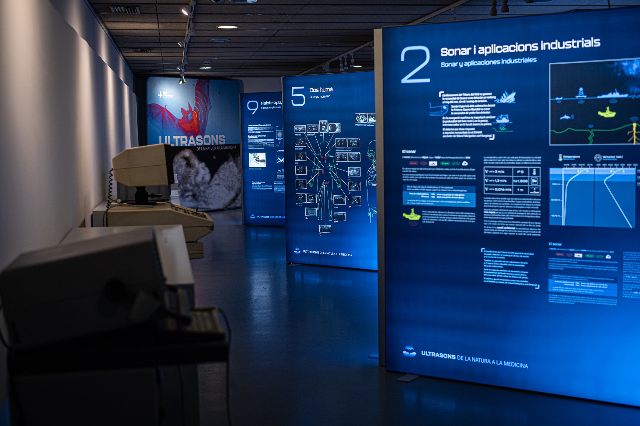 El Museu Nacional de la Ciència i la Tècnica de Catalunya, amb seu Terrassa, ha reobert les seves portes després d'11 mesos tancat per executar importants obres de millora en la climatització i l'eficiència energètica. L'acte, conduït per la periodista cultural Adriana Díaz, ha comptat amb la presència de la consellera de Cultura, Sònia Hernández, l'alcalde de Terrassa, Jordi Ballart, i el director del MNACTEC, Albert Tulleuda. A banda dels parlaments, els assistents també han gaudit d'un breu recital de theremin i piano, a càrrec de Quim Bertran i Anatoli Serra, i amb un aixecament conjunt de pilars dels Minyons de Terrassa i els Castellers de Terrassa al pati històric del museu | Javi González