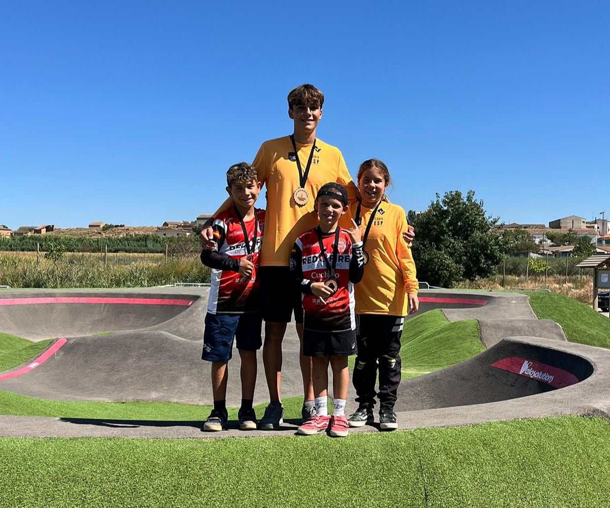 Chloe Torra i David Montoto han tancat la competició com a campions d’Espanya, mentre que Abel Recordà s'ha proclamat subcampió en categoria Aleví i Héctor Rodríguez ha acabat tercer de la classificació general de Promesa 5-6 | BMX Terrassa