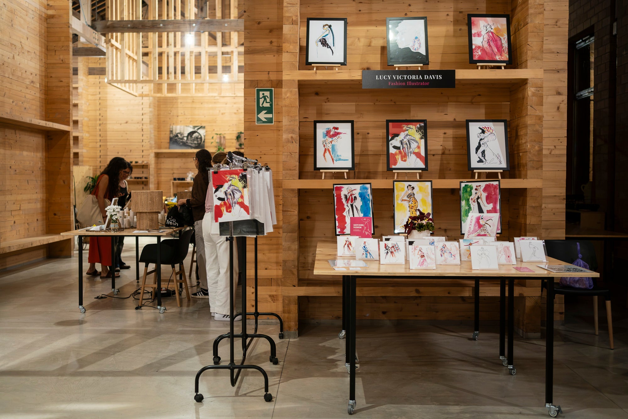 El Vapor de Prodis acull fins aquest diumenge el SOC Mercat, dins del Festival Moaré, una oportunitat única per conèixer de prop els creadors i marques de proximitat. A més, al mateix Vapor, es pot visitar l’exposició «Passeig pel silenci», de l'artista Teresa Jordà Vitó, una proposta que convida a aturar-se, observar i gaudir de la sensibilitat artística.