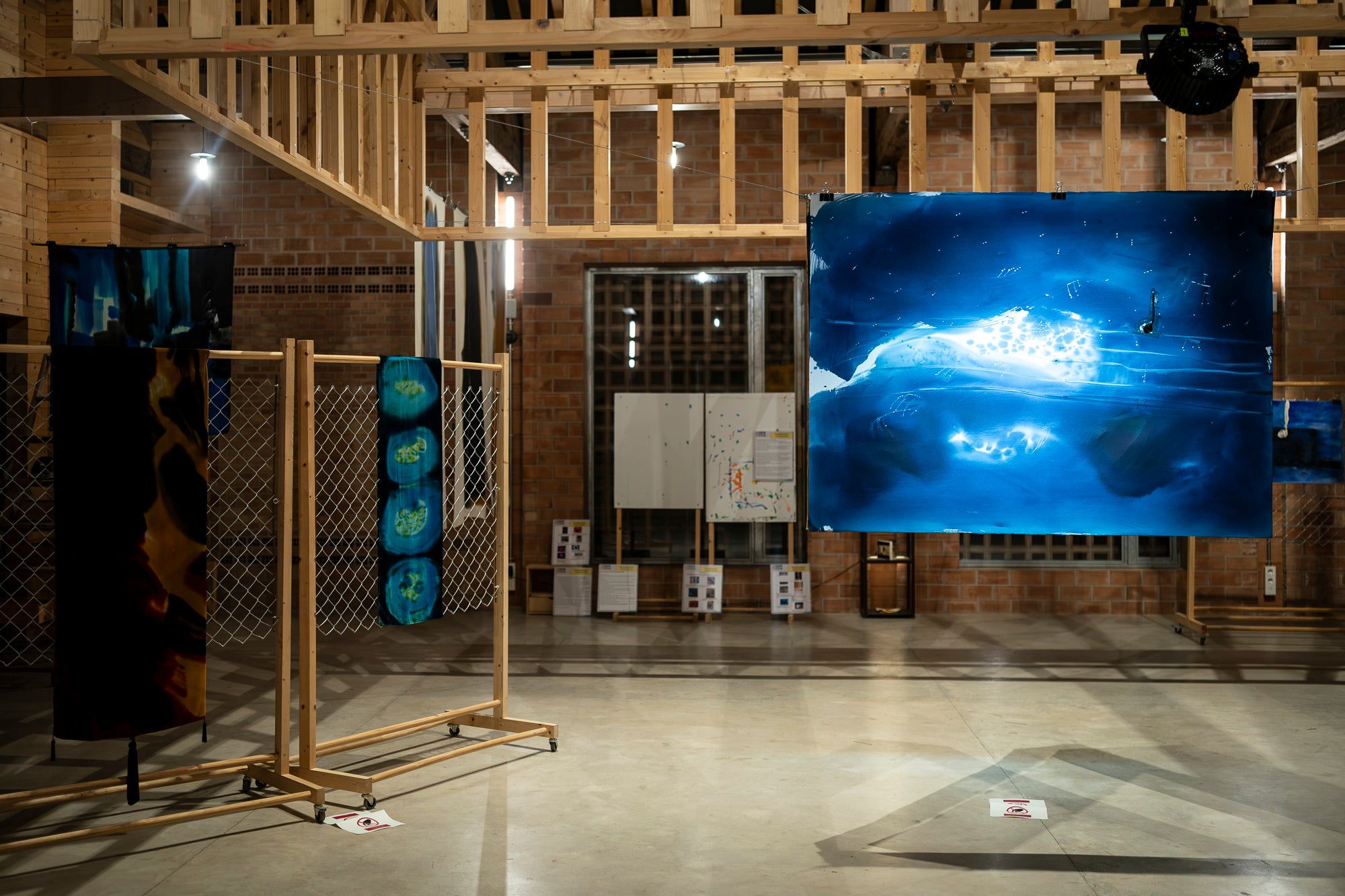 El Vapor de Prodis acull fins aquest diumenge el SOC Mercat, dins del Festival Moaré, una oportunitat única per conèixer de prop els creadors i marques de proximitat. A més, al mateix Vapor, es pot visitar l’exposició «Passeig pel silenci», de l'artista Teresa Jordà Vitó, una proposta que convida a aturar-se, observar i gaudir de la sensibilitat artística.