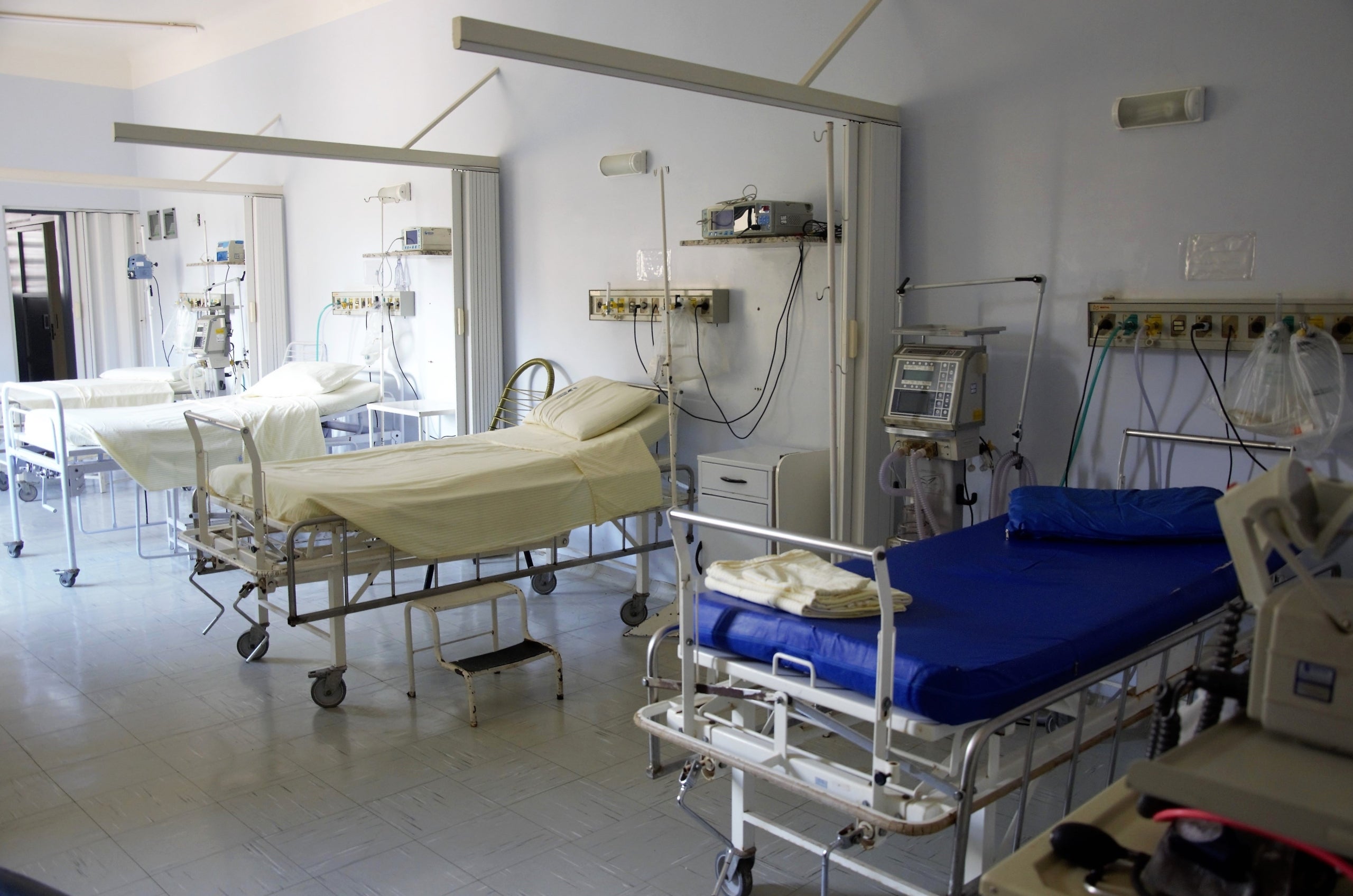 Llits en un hospital | Pixabay