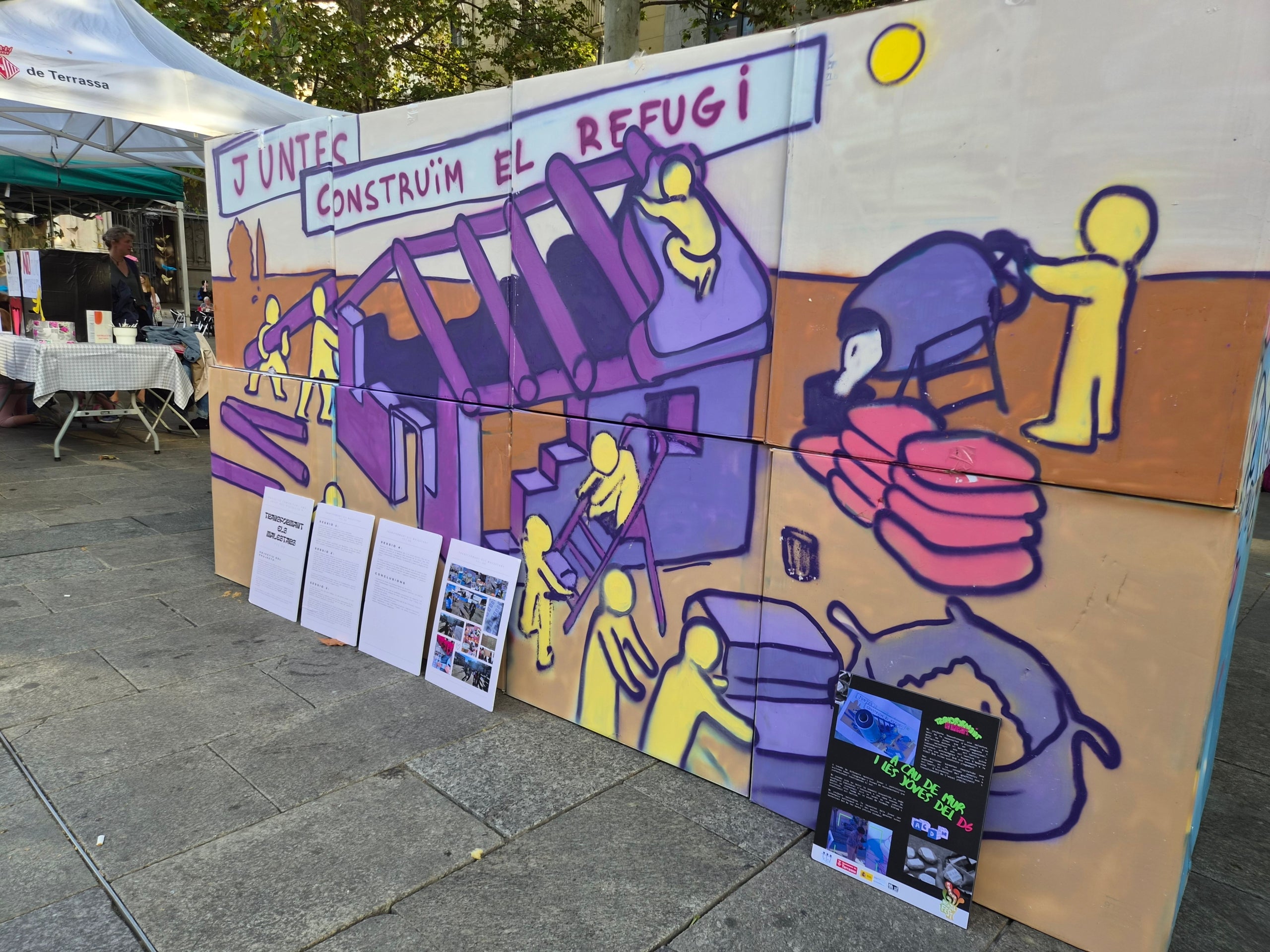 Aquest divendres va tenir lloc la quarta edició del Mental Fest, en un esdeveniment que va omplir la plaça Vella d'activitats com art, ràdio en directe, teatre, circ, música i espais de conversa.. El festival està organitzat pel Programa Ocell de Foc Volant, amb la col·laboració de l’Ajuntament de Terrassa, la Taula de Salut Mental de Terrassa i una dotzena d'entitats socials de la ciutat. Durant la lectura del manifest -a càrrec de persones amb experiència pròpia en salut mental- es va reivindicar un enfocament comunitari de la salut mental, així com la necessitat de trencar estigmes i de crear espais d’expressió col·lectiva.