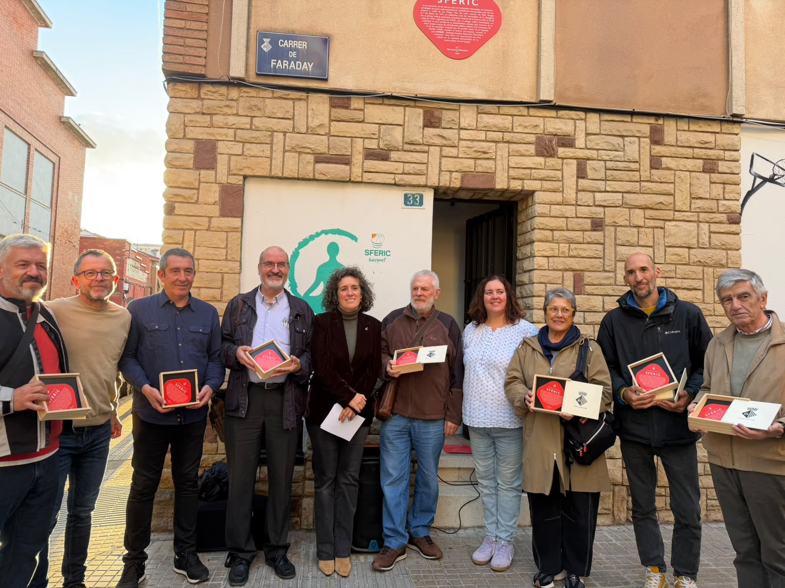 Acte de col·locació de la placa d'homenatge a l'SFERIC | Aj. Terrassa