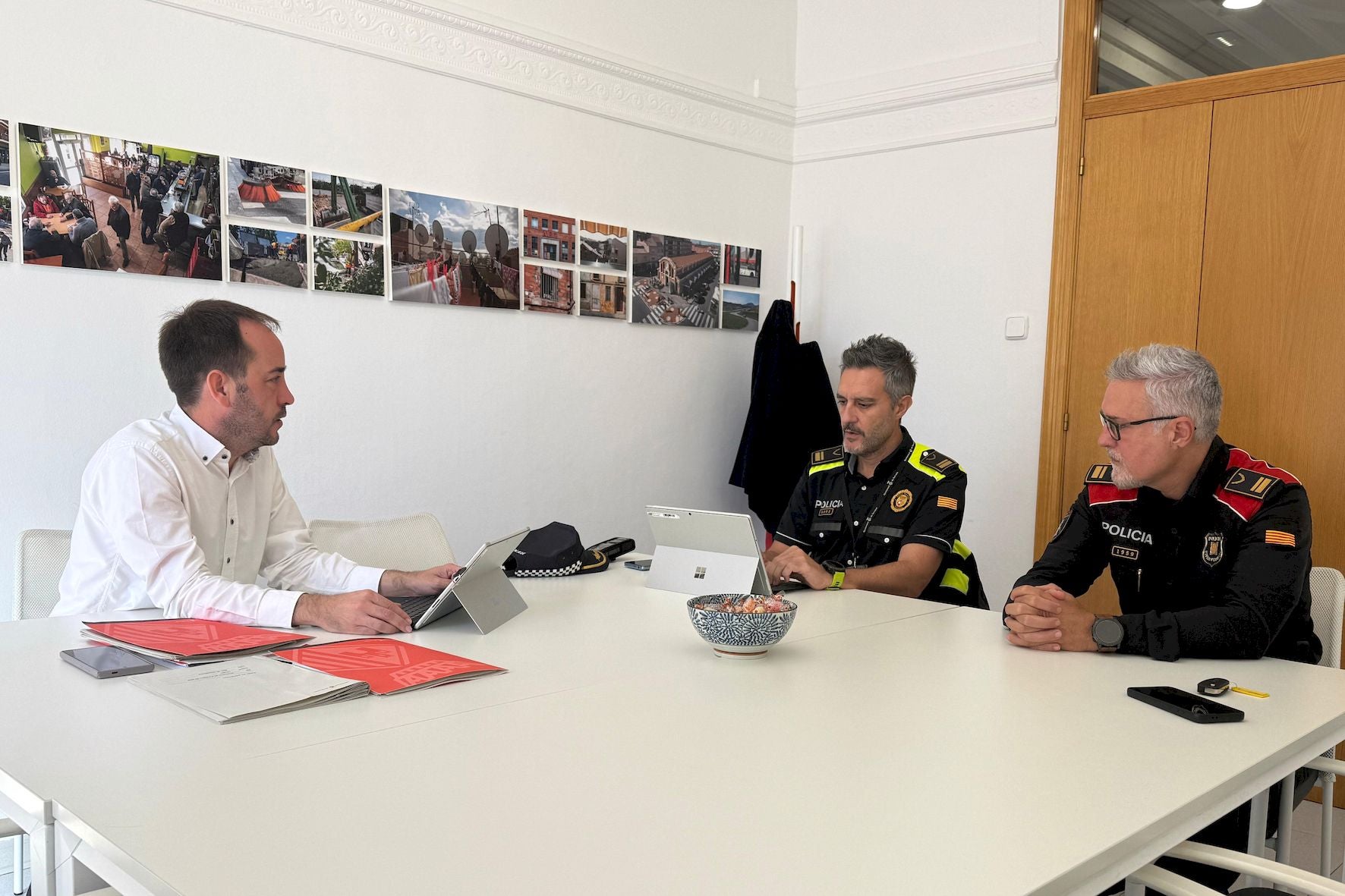 Reunió del tinent d'alcalde Xavier Cardona amb Policia Municipal i Mossos d'Esquadra | Aj. Terrassa
