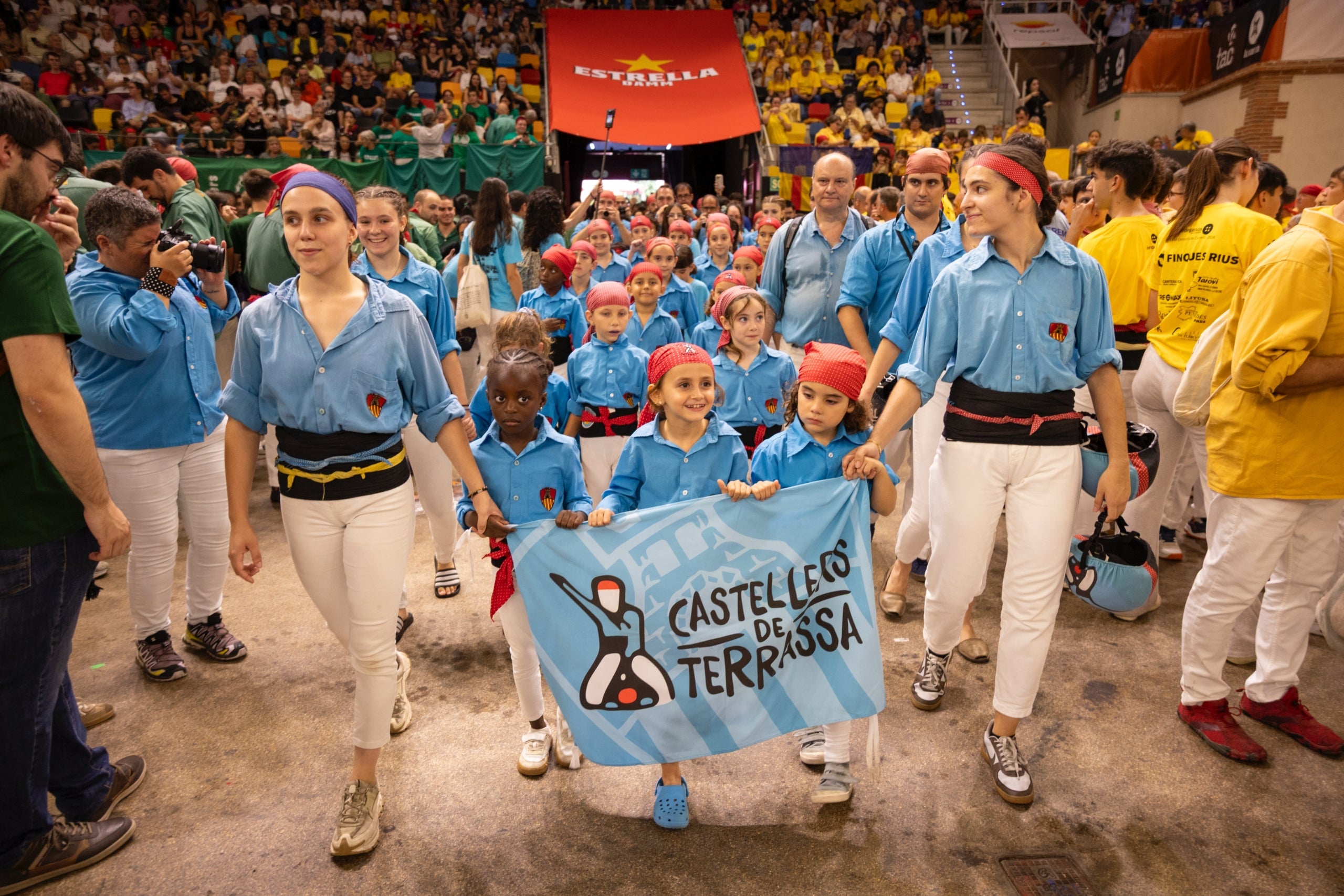 Els Castellers de Terrassa han participat a la jornada de dissabte del Concurs de Castells de Tarragona. Els egarencs han finalitzat en la catorzena posició (de 30 colles participants) gràcies a sumar 2075 punts. Havien plantejat tres castells i els tres han estat descarregats. Han anat sobre segur i han completat el 2d7, el 3d7s i el 5d7. Bona actuació dels terrassencs, que continuen creixent amb pas ferm. El podi del Concurs de Castells de la segona jornada ha estat encapçalat per uns pletòrics Marrecs de Salt, que han descarregat el primer 4d9 amb folre de la seva història. En segona posició han quedat els Nens del Vendrell, gràcies a dos castells de gamma alta de vuit. Mentre que Castellers de Lleida, fins avui, vigents campions, han assolit la tercera posició. 