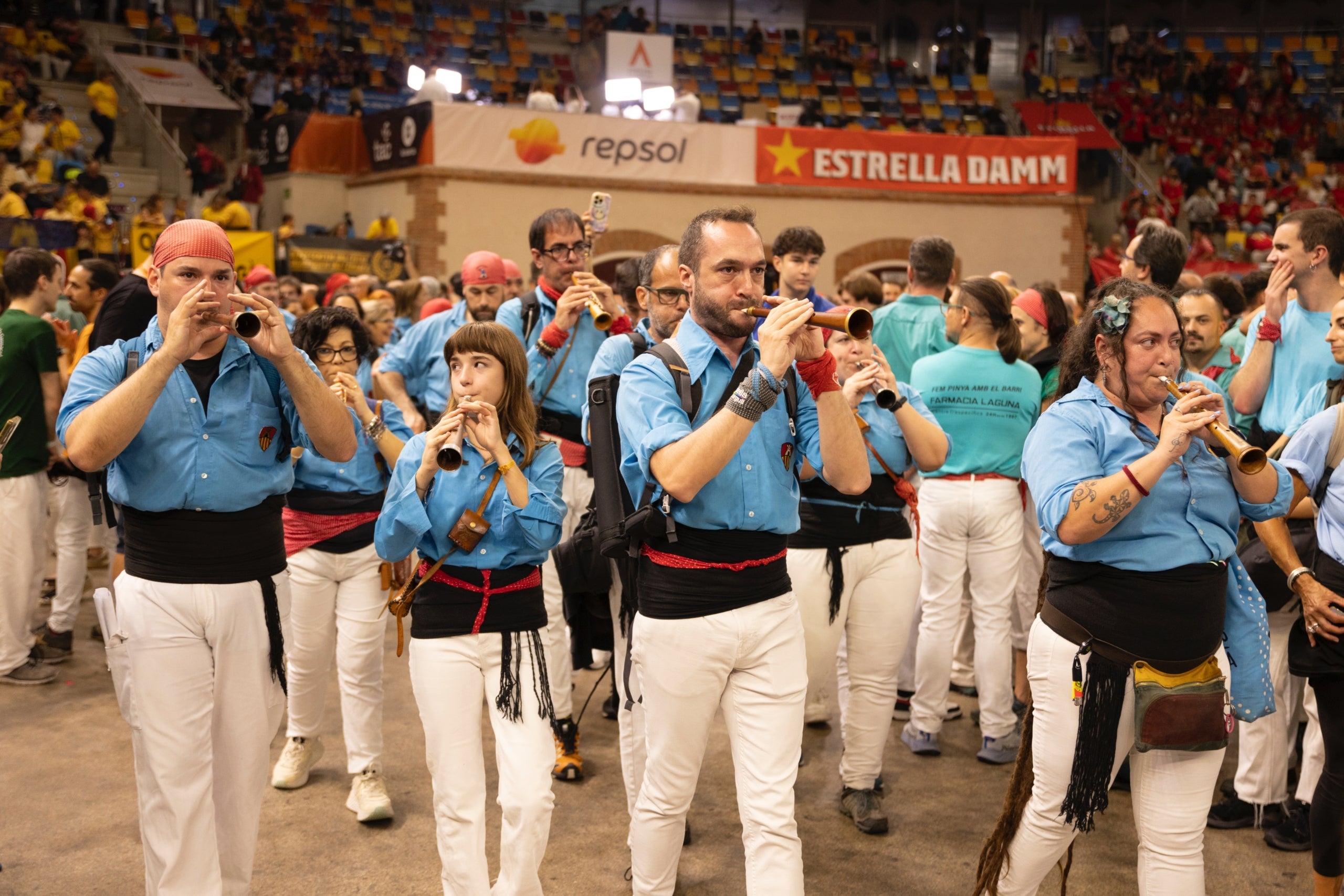 Els Castellers de Terrassa han participat a la jornada de dissabte del Concurs de Castells de Tarragona. Els egarencs han finalitzat en la catorzena posició (de 30 colles participants) gràcies a sumar 2075 punts. Havien plantejat tres castells i els tres han estat descarregats. Han anat sobre segur i han completat el 2d7, el 3d7s i el 5d7. Bona actuació dels terrassencs, que continuen creixent amb pas ferm. El podi del Concurs de Castells de la segona jornada ha estat encapçalat per uns pletòrics Marrecs de Salt, que han descarregat el primer 4d9 amb folre de la seva història. En segona posició han quedat els Nens del Vendrell, gràcies a dos castells de gamma alta de vuit. Mentre que Castellers de Lleida, fins avui, vigents campions, han assolit la tercera posició. 