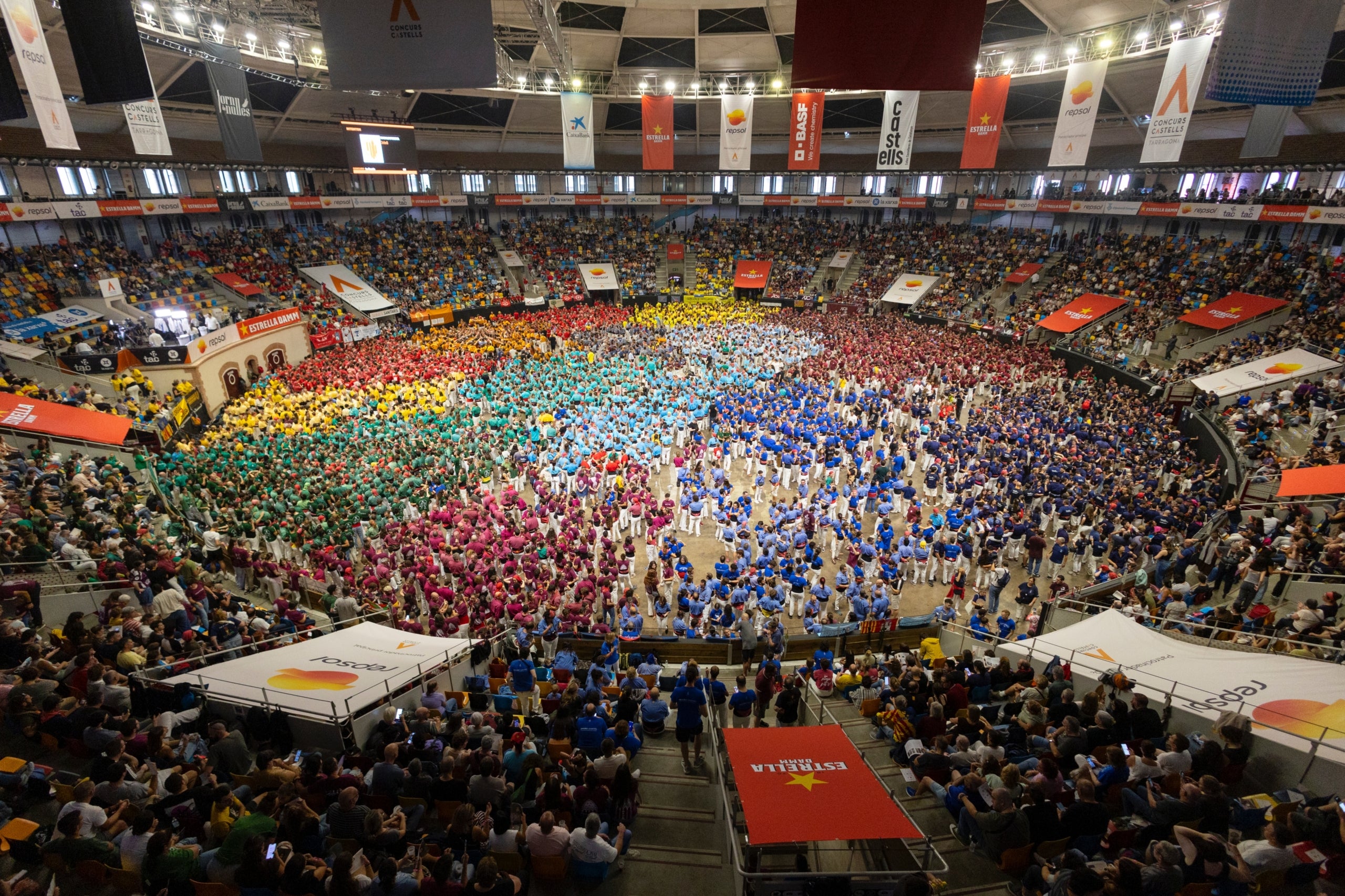 Els Castellers de Terrassa han participat a la jornada de dissabte del Concurs de Castells de Tarragona. Els egarencs han finalitzat en la catorzena posició (de 30 colles participants) gràcies a sumar 2075 punts. Havien plantejat tres castells i els tres han estat descarregats. Han anat sobre segur i han completat el 2d7, el 3d7s i el 5d7. Bona actuació dels terrassencs, que continuen creixent amb pas ferm. El podi del Concurs de Castells de la segona jornada ha estat encapçalat per uns pletòrics Marrecs de Salt, que han descarregat el primer 4d9 amb folre de la seva història. En segona posició han quedat els Nens del Vendrell, gràcies a dos castells de gamma alta de vuit. Mentre que Castellers de Lleida, fins avui, vigents campions, han assolit la tercera posició. 