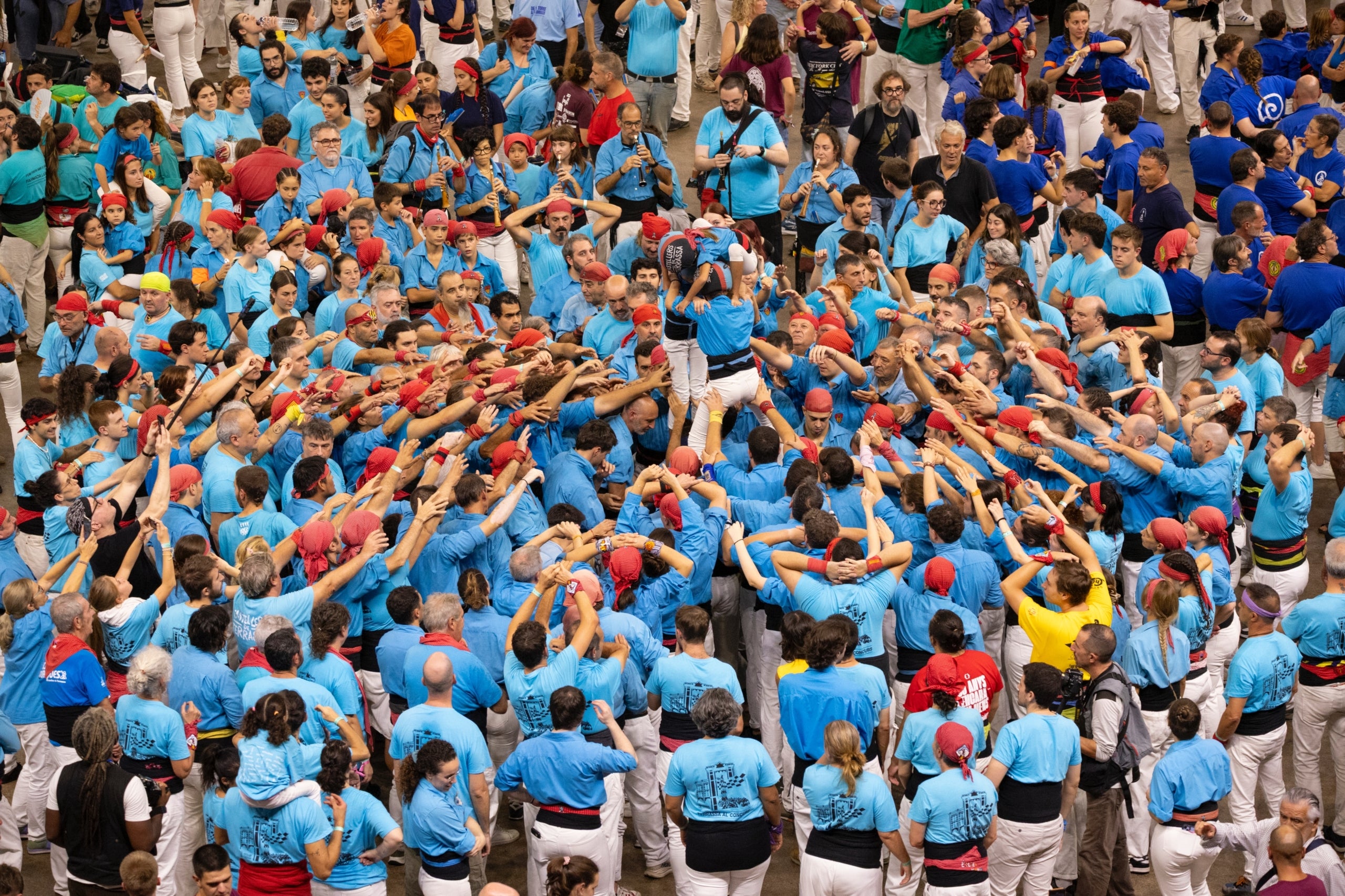 Els Castellers de Terrassa han participat a la jornada de dissabte del Concurs de Castells de Tarragona. Els egarencs han finalitzat en la catorzena posició (de 30 colles participants) gràcies a sumar 2075 punts. Havien plantejat tres castells i els tres han estat descarregats. Han anat sobre segur i han completat el 2d7, el 3d7s i el 5d7. Bona actuació dels terrassencs, que continuen creixent amb pas ferm. El podi del Concurs de Castells de la segona jornada ha estat encapçalat per uns pletòrics Marrecs de Salt, que han descarregat el primer 4d9 amb folre de la seva història. En segona posició han quedat els Nens del Vendrell, gràcies a dos castells de gamma alta de vuit. Mentre que Castellers de Lleida, fins avui, vigents campions, han assolit la tercera posició. 