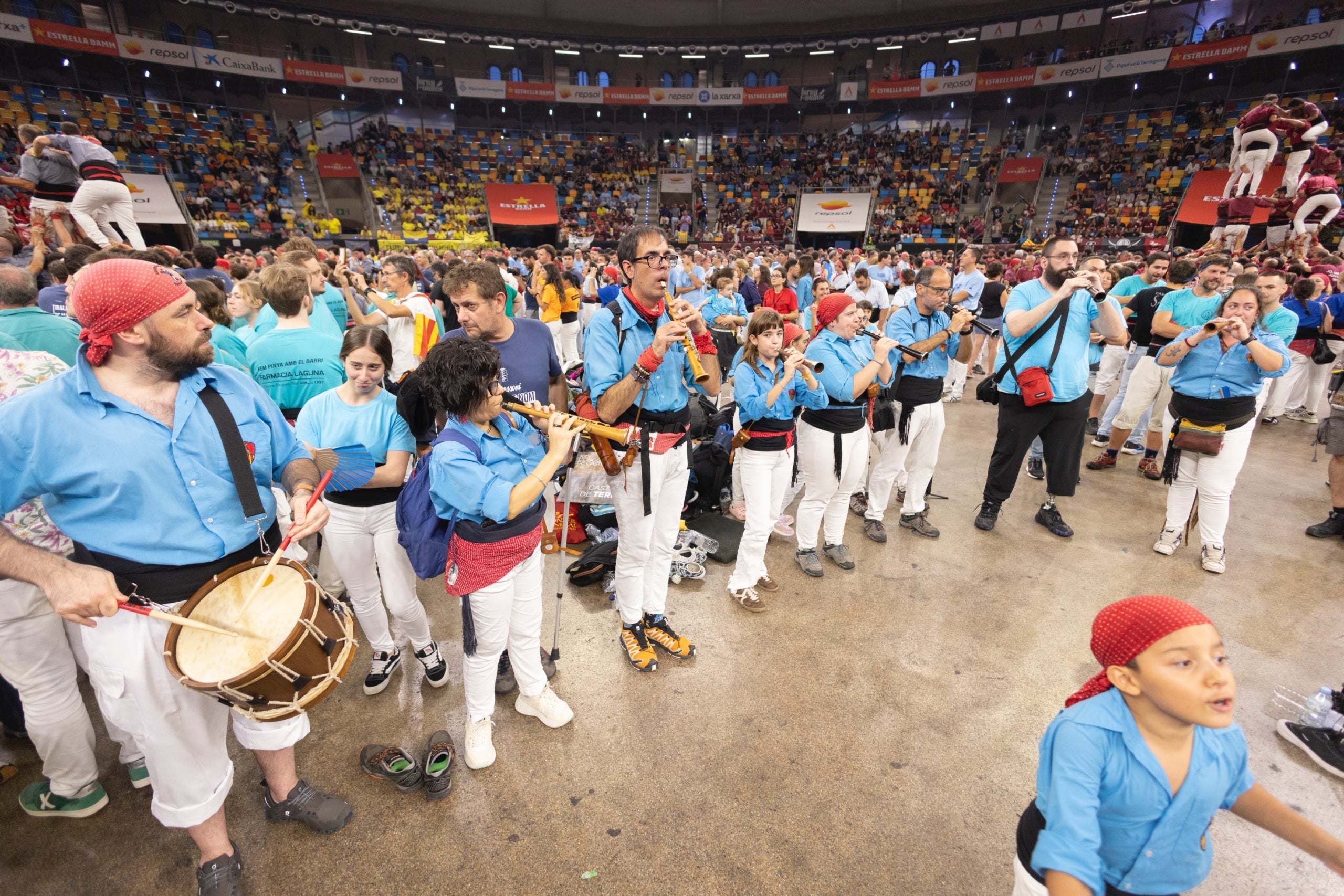 Els Castellers de Terrassa han participat a la jornada de dissabte del Concurs de Castells de Tarragona. Els egarencs han finalitzat en la catorzena posició (de 30 colles participants) gràcies a sumar 2075 punts. Havien plantejat tres castells i els tres han estat descarregats. Han anat sobre segur i han completat el 2d7, el 3d7s i el 5d7. Bona actuació dels terrassencs, que continuen creixent amb pas ferm. El podi del Concurs de Castells de la segona jornada ha estat encapçalat per uns pletòrics Marrecs de Salt, que han descarregat el primer 4d9 amb folre de la seva història. En segona posició han quedat els Nens del Vendrell, gràcies a dos castells de gamma alta de vuit. Mentre que Castellers de Lleida, fins avui, vigents campions, han assolit la tercera posició. 
