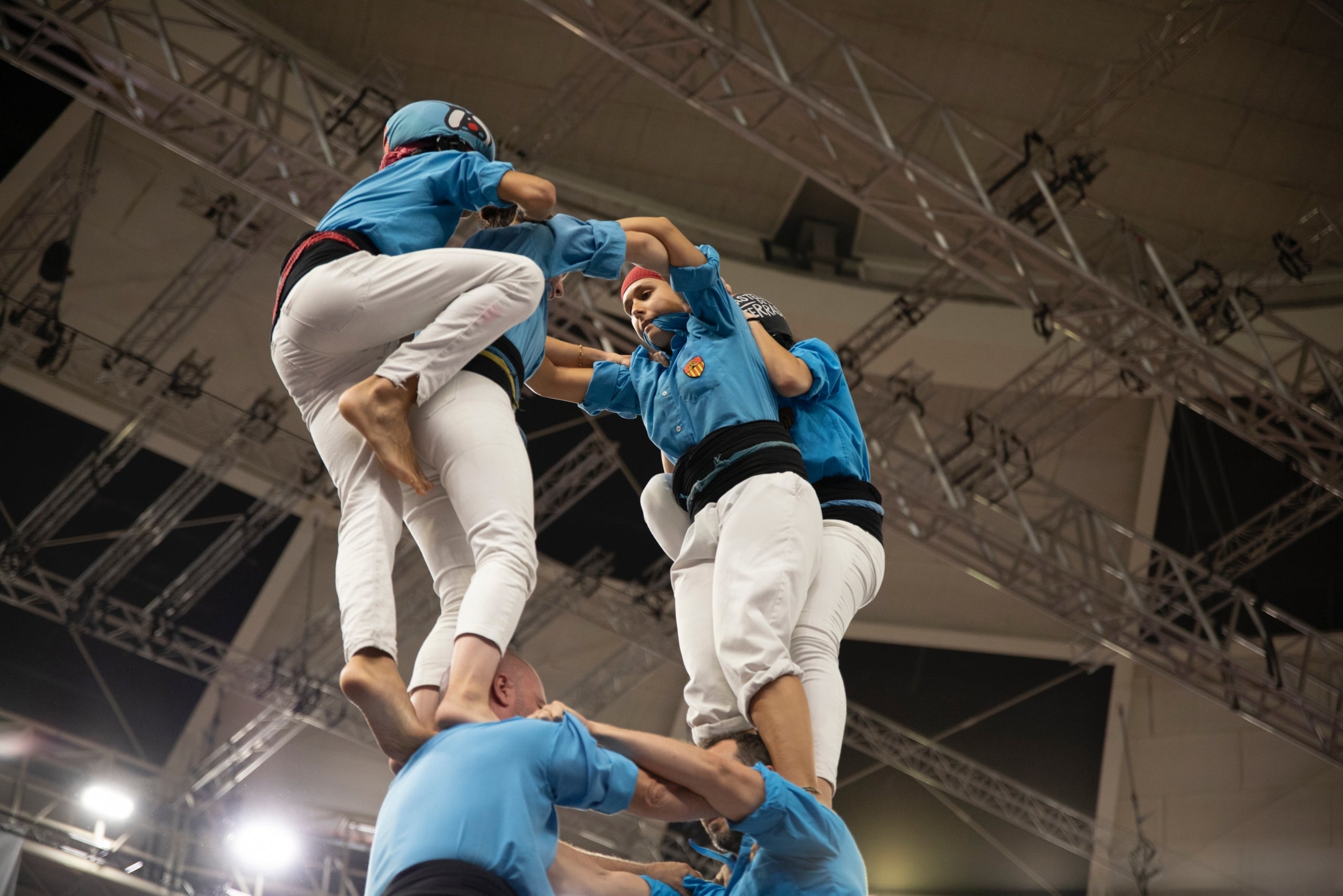 Els Castellers de Terrassa han participat a la jornada de dissabte del Concurs de Castells de Tarragona. Els egarencs han finalitzat en la catorzena posició (de 30 colles participants) gràcies a sumar 2075 punts. Havien plantejat tres castells i els tres han estat descarregats. Han anat sobre segur i han completat el 2d7, el 3d7s i el 5d7. Bona actuació dels terrassencs, que continuen creixent amb pas ferm. El podi del Concurs de Castells de la segona jornada ha estat encapçalat per uns pletòrics Marrecs de Salt, que han descarregat el primer 4d9 amb folre de la seva història. En segona posició han quedat els Nens del Vendrell, gràcies a dos castells de gamma alta de vuit. Mentre que Castellers de Lleida, fins avui, vigents campions, han assolit la tercera posició. 