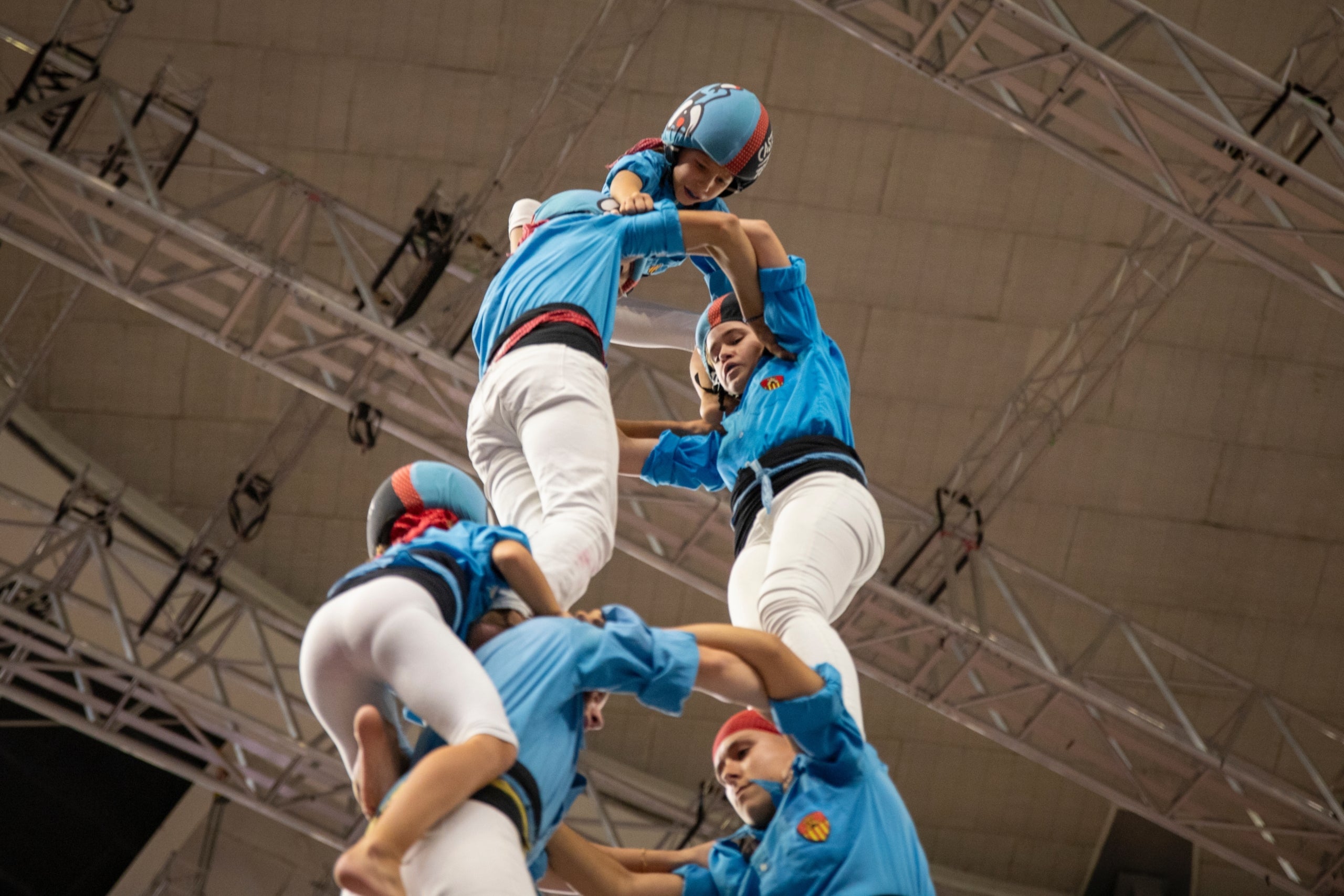 Els Castellers de Terrassa han participat a la jornada de dissabte del Concurs de Castells de Tarragona. Els egarencs han finalitzat en la catorzena posició (de 30 colles participants) gràcies a sumar 2075 punts. Havien plantejat tres castells i els tres han estat descarregats. Han anat sobre segur i han completat el 2d7, el 3d7s i el 5d7. Bona actuació dels terrassencs, que continuen creixent amb pas ferm. El podi del Concurs de Castells de la segona jornada ha estat encapçalat per uns pletòrics Marrecs de Salt, que han descarregat el primer 4d9 amb folre de la seva història. En segona posició han quedat els Nens del Vendrell, gràcies a dos castells de gamma alta de vuit. Mentre que Castellers de Lleida, fins avui, vigents campions, han assolit la tercera posició. 