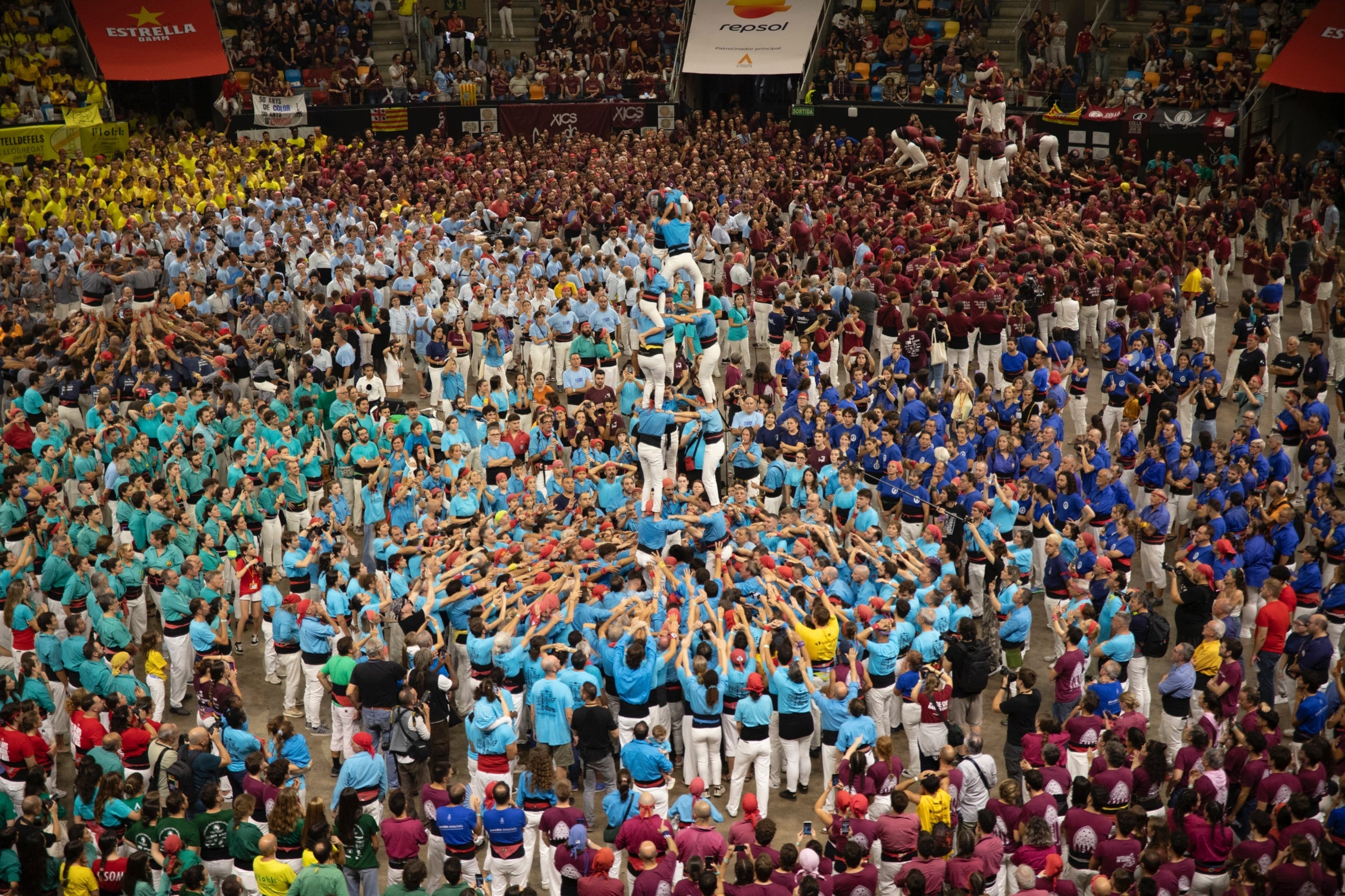 Els Castellers de Terrassa han participat a la jornada de dissabte del Concurs de Castells de Tarragona. Els egarencs han finalitzat en la catorzena posició (de 30 colles participants) gràcies a sumar 2075 punts. Havien plantejat tres castells i els tres han estat descarregats. Han anat sobre segur i han completat el 2d7, el 3d7s i el 5d7. Bona actuació dels terrassencs, que continuen creixent amb pas ferm. El podi del Concurs de Castells de la segona jornada ha estat encapçalat per uns pletòrics Marrecs de Salt, que han descarregat el primer 4d9 amb folre de la seva història. En segona posició han quedat els Nens del Vendrell, gràcies a dos castells de gamma alta de vuit. Mentre que Castellers de Lleida, fins avui, vigents campions, han assolit la tercera posició. 