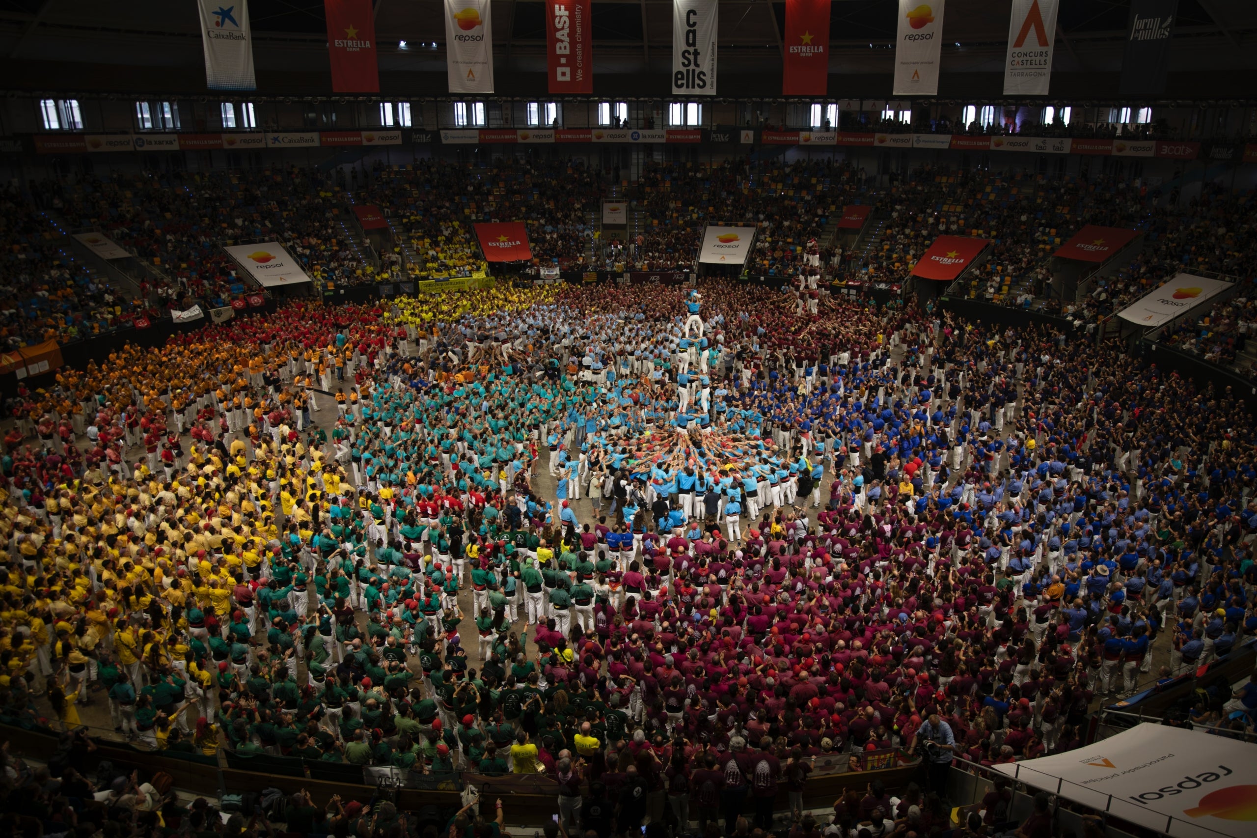 Els Castellers de Terrassa han participat a la jornada de dissabte del Concurs de Castells de Tarragona. Els egarencs han finalitzat en la catorzena posició (de 30 colles participants) gràcies a sumar 2075 punts. Havien plantejat tres castells i els tres han estat descarregats. Han anat sobre segur i han completat el 2d7, el 3d7s i el 5d7. Bona actuació dels terrassencs, que continuen creixent amb pas ferm. El podi del Concurs de Castells de la segona jornada ha estat encapçalat per uns pletòrics Marrecs de Salt, que han descarregat el primer 4d9 amb folre de la seva història. En segona posició han quedat els Nens del Vendrell, gràcies a dos castells de gamma alta de vuit. Mentre que Castellers de Lleida, fins avui, vigents campions, han assolit la tercera posició. 