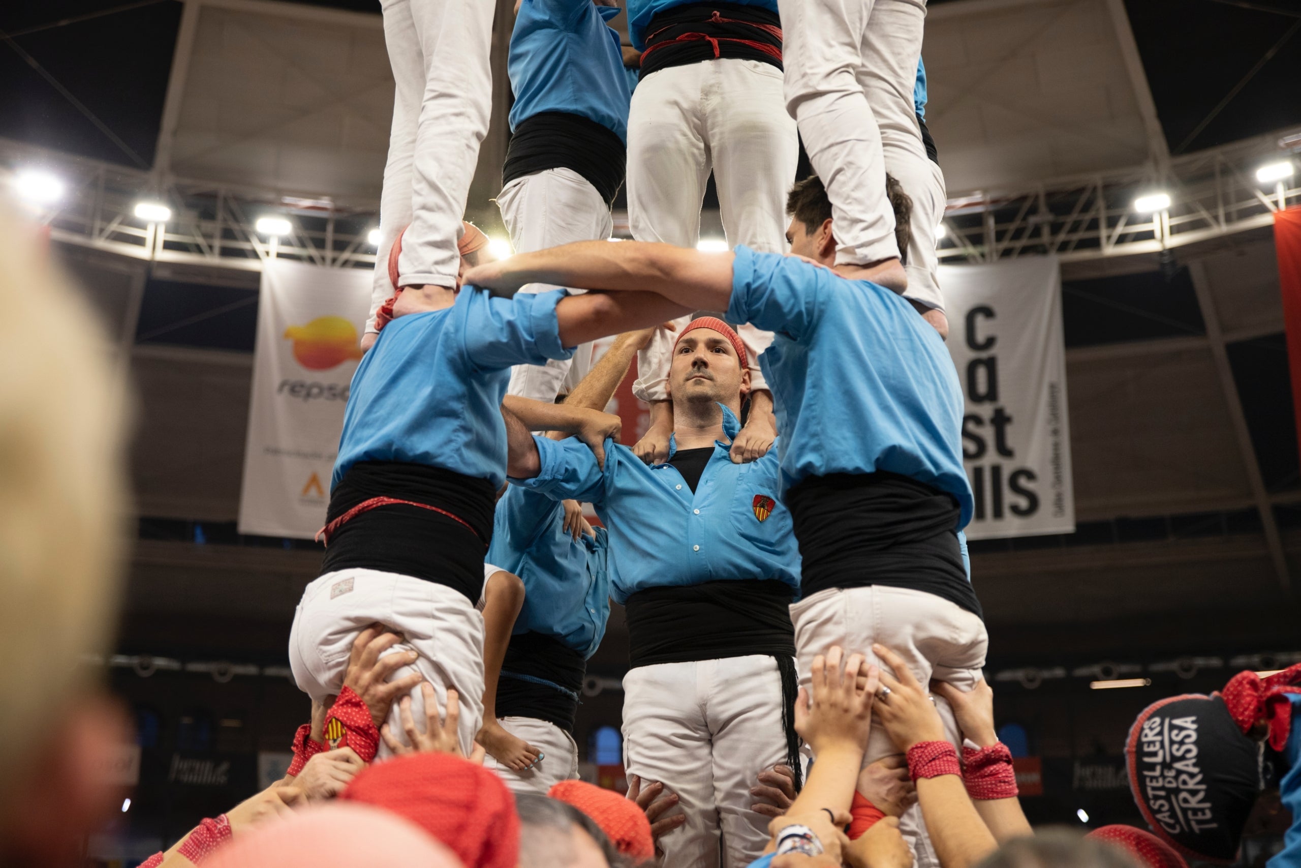 Els Castellers de Terrassa han participat a la jornada de dissabte del Concurs de Castells de Tarragona. Els egarencs han finalitzat en la catorzena posició (de 30 colles participants) gràcies a sumar 2075 punts. Havien plantejat tres castells i els tres han estat descarregats. Han anat sobre segur i han completat el 2d7, el 3d7s i el 5d7. Bona actuació dels terrassencs, que continuen creixent amb pas ferm. El podi del Concurs de Castells de la segona jornada ha estat encapçalat per uns pletòrics Marrecs de Salt, que han descarregat el primer 4d9 amb folre de la seva història. En segona posició han quedat els Nens del Vendrell, gràcies a dos castells de gamma alta de vuit. Mentre que Castellers de Lleida, fins avui, vigents campions, han assolit la tercera posició. 