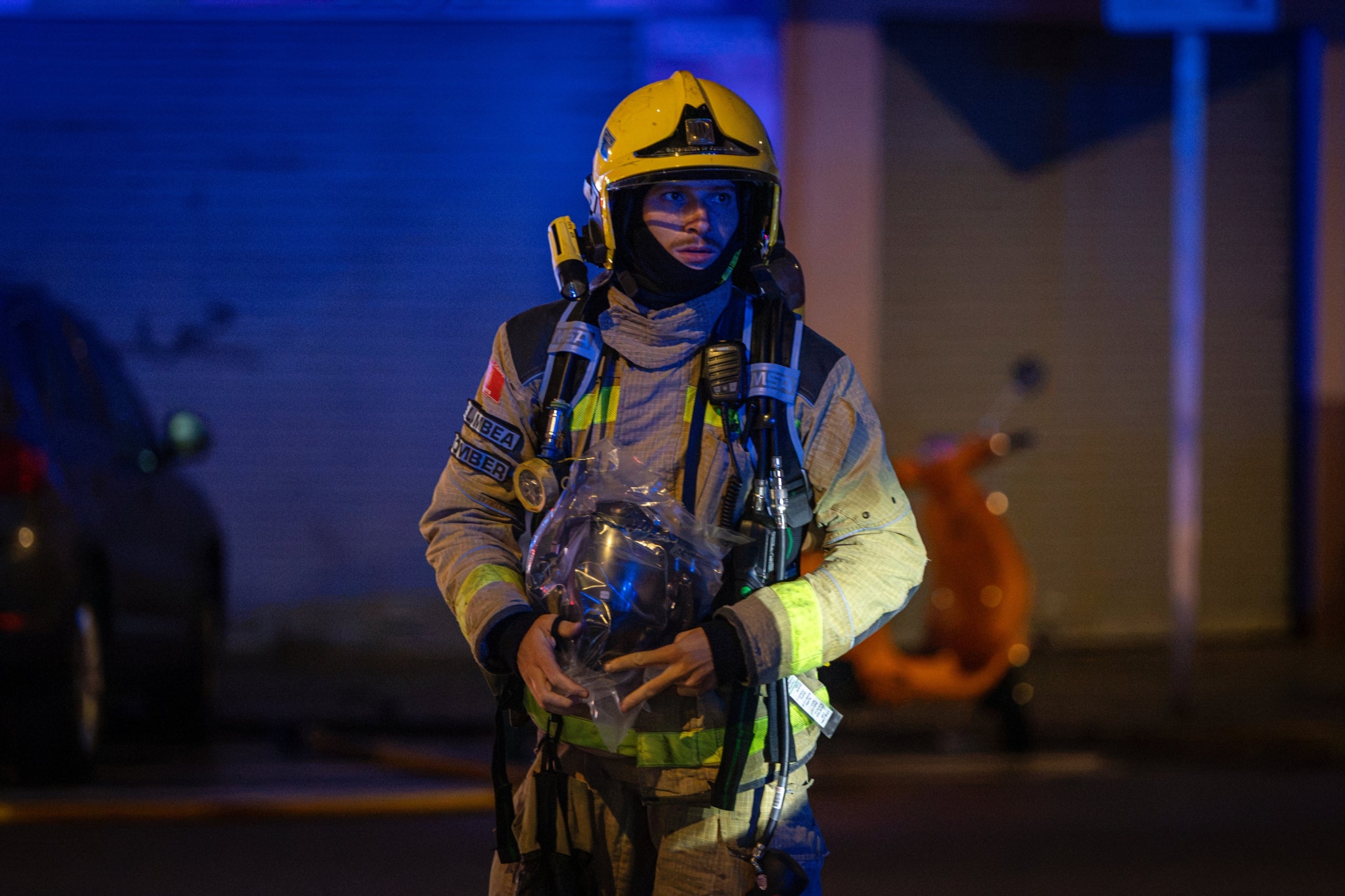 Els Bombers de la Generalitat han actuat aquest dilluns, dia 26 d'octubre, cap a les 23.30h, a Can Palet en l'incendi a un pis. El foc s'ha originat a la galeria exterior d'un habitatge del carrer del Germà Joaquim, 166. Les flames han afectat diversos electrodomèstics, i el fum s'ha escampat per la cuina i el menjador. No hi ha hagut ferits, però sí que s'han evacuat il·lesos els sis membres de la família que viu al immoble.