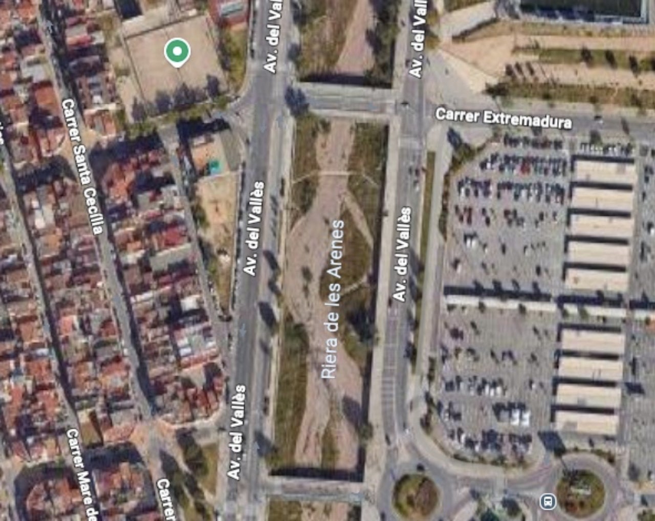 Tram afectat per l'esvoranc en el mur de contenció de la riera | G.E.