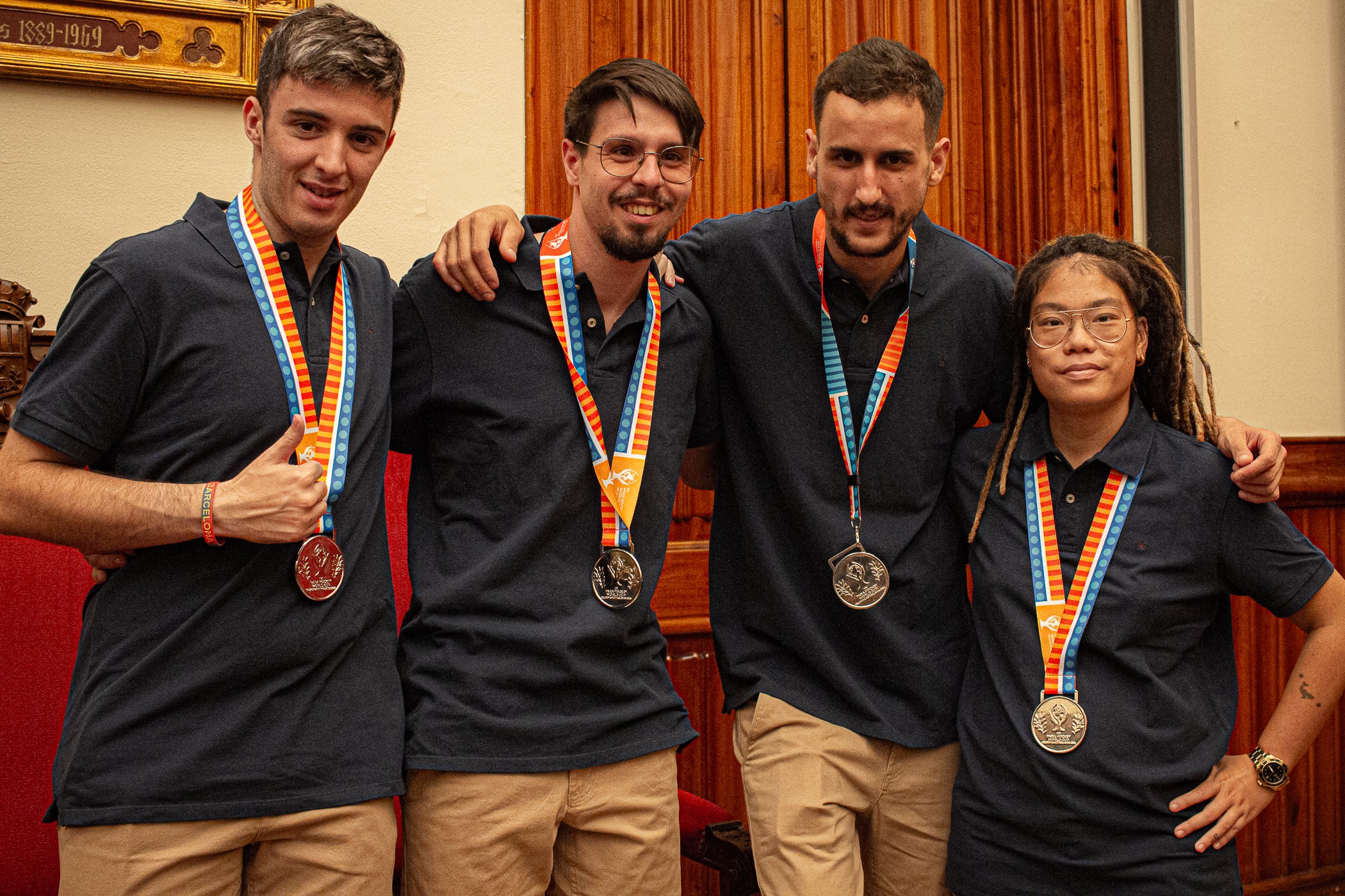 El saló de Plens ha acollit aquest dimarts la recepció institucional als subcampions del món terrassencs d’hoquei i parahoquei amb la selecció espanyola. L’alcalde Jordi Ballart ha donat la benvinguda als esportistes i, posteriorment, han tingut lloc els parlaments institucionals, a càrrec del president de la Federació Espanyola de Hockey, Santiago Deó; del jugador de la selecció espanyola de hockey plus, Alex Lachica; i del jugador de la selecció espanyola absoluta masculina de hockey, Marc Miralles.