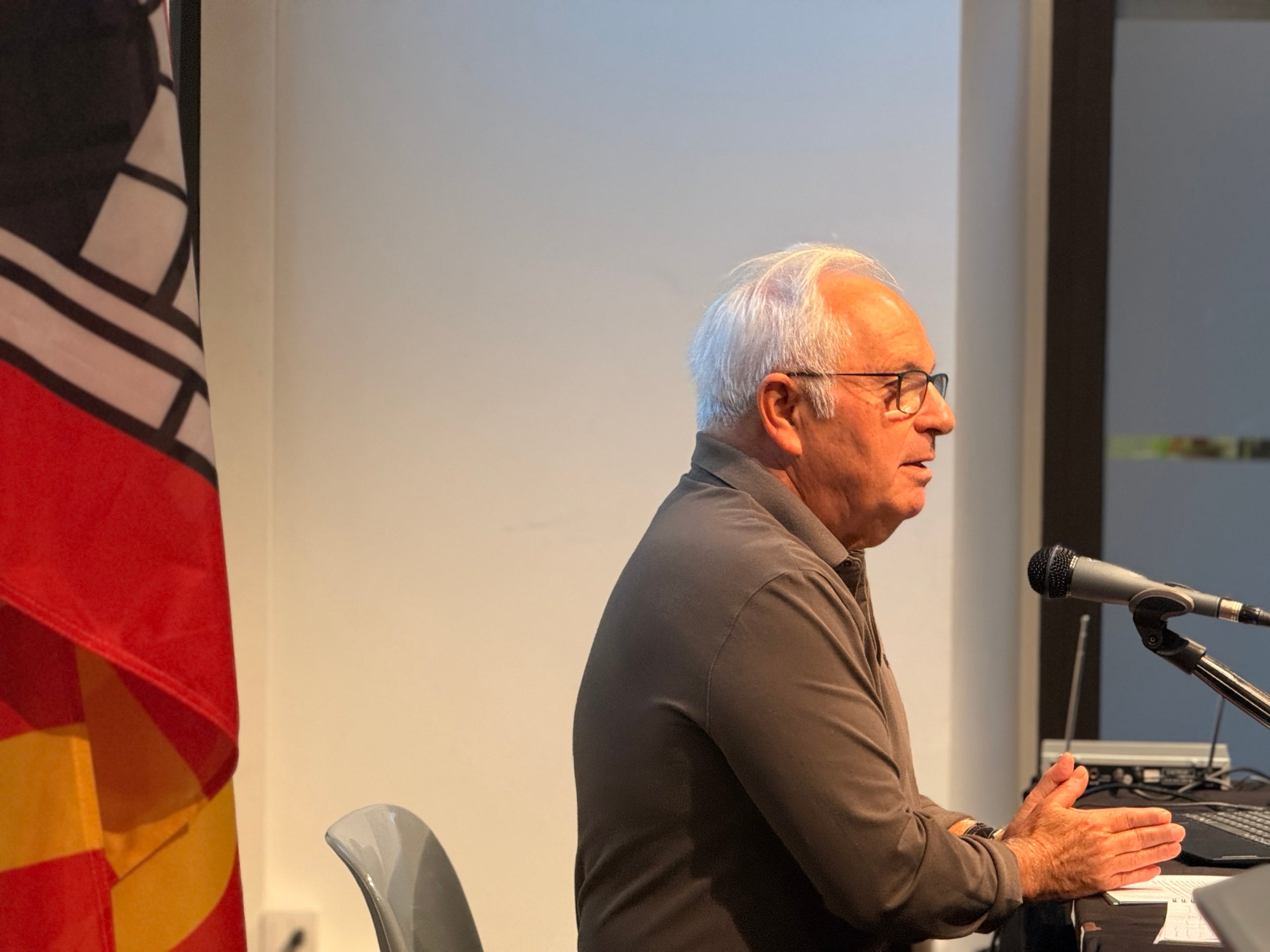 L'urbanista-arquitecte Pere Montaña, en la seva xerrada sobre els límits de creixement de Terrassa el 21 d'octubre passat en un acte del PSC al Casal Cívic Vapor Gran | PSC