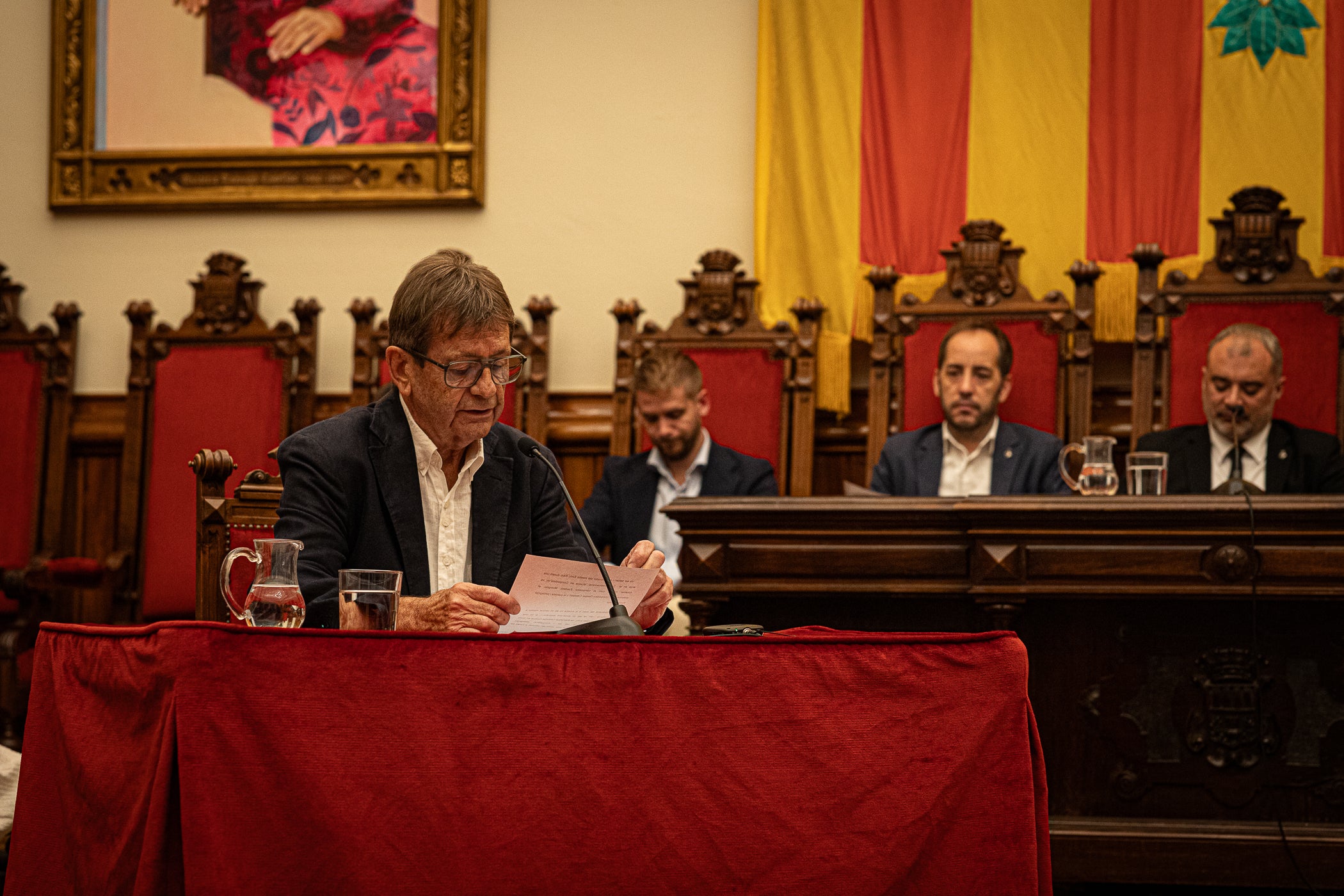 El Saló de Sessions de l'Ajuntament de Terrassa va acollir l'acte de lliurament de la Medalla d'Honor de la Ciutat de Terrassa, a títol pòstum, a Joan Casals i Clotet. L'entrega del guardó, presidida per l'alcalde de Terrassa, Jordi Ballart; reconeix els mèrits de Casals 'per la seva excepcional aportació a la música i a la pedagogia i per la seva vinculació amb Terrassa'. L'expresident del Cor Montserrat, Jaume Puig i Ustrell, va ser l'encarregat de fer la glossa de la figura de Joan Casals i Clotet. Un cop finalitzat els parlaments, el Cor Montserrat va interpretar la cançó 'La Mort de l'Escolà' d'Antoni Nicolau amb text de Jacint Verdaguer | Javi González