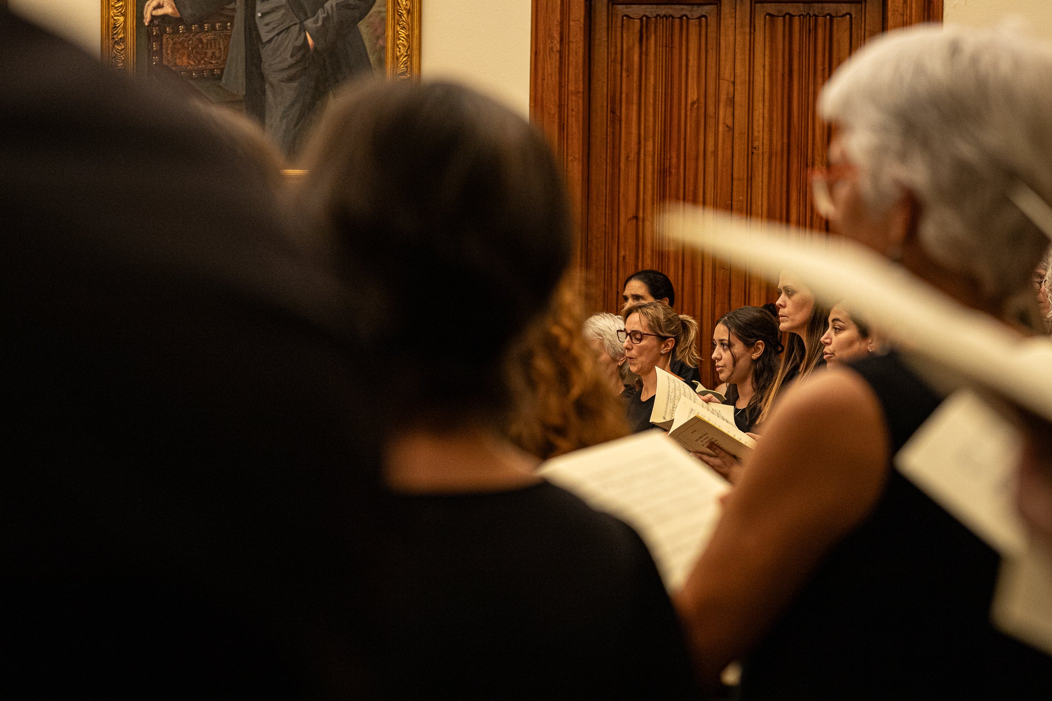 El Saló de Sessions de l'Ajuntament de Terrassa va acollir l'acte de lliurament de la Medalla d'Honor de la Ciutat de Terrassa, a títol pòstum, a Joan Casals i Clotet. L'entrega del guardó, presidida per l'alcalde de Terrassa, Jordi Ballart; reconeix els mèrits de Casals 'per la seva excepcional aportació a la música i a la pedagogia i per la seva vinculació amb Terrassa'. L'expresident del Cor Montserrat, Jaume Puig i Ustrell, va ser l'encarregat de fer la glossa de la figura de Joan Casals i Clotet. Un cop finalitzat els parlaments, el Cor Montserrat va interpretar la cançó 'La Mort de l'Escolà' d'Antoni Nicolau amb text de Jacint Verdaguer | Javi González
