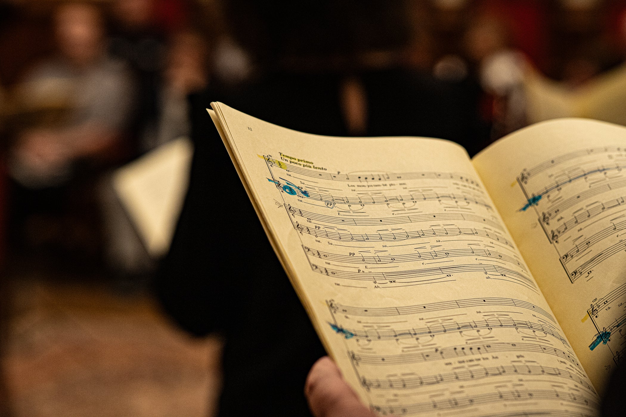 El Saló de Sessions de l'Ajuntament de Terrassa va acollir l'acte de lliurament de la Medalla d'Honor de la Ciutat de Terrassa, a títol pòstum, a Joan Casals i Clotet. L'entrega del guardó, presidida per l'alcalde de Terrassa, Jordi Ballart; reconeix els mèrits de Casals 'per la seva excepcional aportació a la música i a la pedagogia i per la seva vinculació amb Terrassa'. L'expresident del Cor Montserrat, Jaume Puig i Ustrell, va ser l'encarregat de fer la glossa de la figura de Joan Casals i Clotet. Un cop finalitzat els parlaments, el Cor Montserrat va interpretar la cançó 'La Mort de l'Escolà' d'Antoni Nicolau amb text de Jacint Verdaguer | Javi González