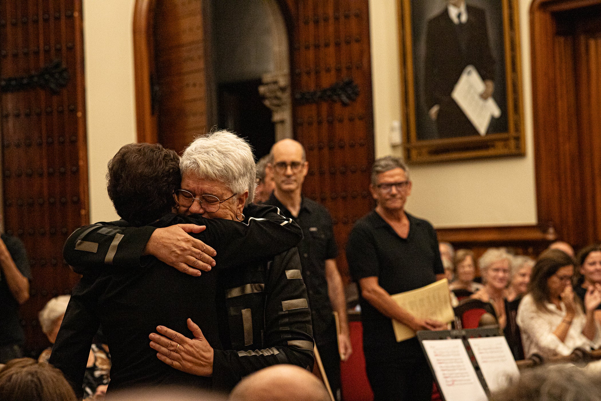 El Saló de Sessions de l'Ajuntament de Terrassa va acollir l'acte de lliurament de la Medalla d'Honor de la Ciutat de Terrassa, a títol pòstum, a Joan Casals i Clotet. L'entrega del guardó, presidida per l'alcalde de Terrassa, Jordi Ballart; reconeix els mèrits de Casals 'per la seva excepcional aportació a la música i a la pedagogia i per la seva vinculació amb Terrassa'. L'expresident del Cor Montserrat, Jaume Puig i Ustrell, va ser l'encarregat de fer la glossa de la figura de Joan Casals i Clotet. Un cop finalitzat els parlaments, el Cor Montserrat va interpretar la cançó 'La Mort de l'Escolà' d'Antoni Nicolau amb text de Jacint Verdaguer | Javi González