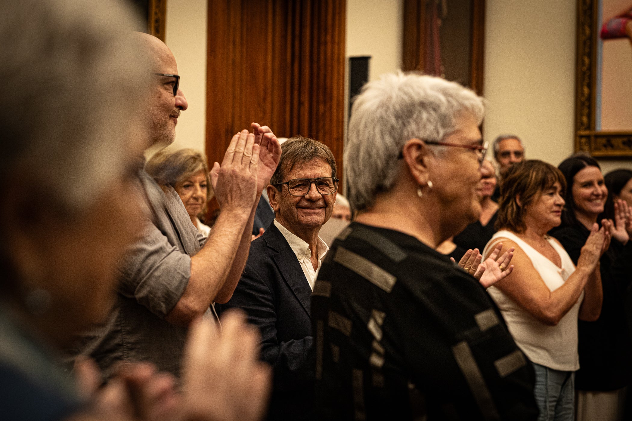 El Saló de Sessions de l'Ajuntament de Terrassa va acollir l'acte de lliurament de la Medalla d'Honor de la Ciutat de Terrassa, a títol pòstum, a Joan Casals i Clotet. L'entrega del guardó, presidida per l'alcalde de Terrassa, Jordi Ballart; reconeix els mèrits de Casals 'per la seva excepcional aportació a la música i a la pedagogia i per la seva vinculació amb Terrassa'. L'expresident del Cor Montserrat, Jaume Puig i Ustrell, va ser l'encarregat de fer la glossa de la figura de Joan Casals i Clotet. Un cop finalitzat els parlaments, el Cor Montserrat va interpretar la cançó 'La Mort de l'Escolà' d'Antoni Nicolau amb text de Jacint Verdaguer | Javi González