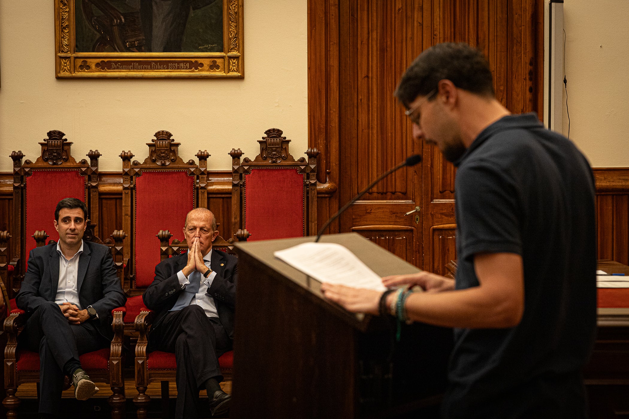 El saló de Plens ha acollit aquest dimarts la recepció institucional als subcampions del món terrassencs d’hoquei i parahoquei amb la selecció espanyola. L’alcalde Jordi Ballart ha donat la benvinguda als esportistes i, posteriorment, han tingut lloc els parlaments institucionals, a càrrec del president de la Federació Espanyola de Hockey, Santiago Deó; del jugador de la selecció espanyola de hockey plus, Alex Lachica; i del jugador de la selecció espanyola absoluta masculina de hockey, Marc Miralles.
