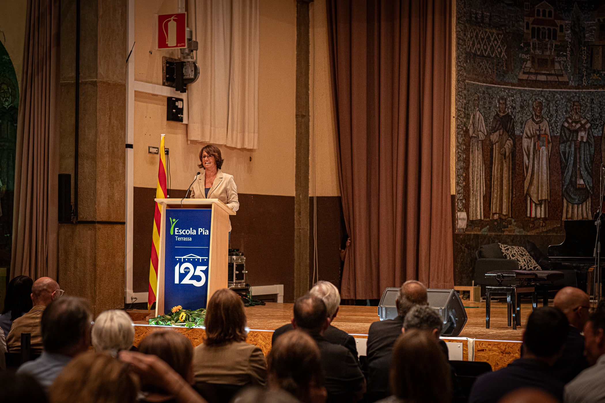 Aquest divendres ha tingut lloc l’acte commemoratiu del 125è aniversari de l’Escola Pia de Terrassa, una celebració que ha reunit representants institucionals, membres de la comunitat educativa, exalumnes i persones vinculades al centre. L’acte ha comptat amb la participació del president del Parlament, Josep Rull, i de l'alcalde Jordi Ballart, i ha inclòs actuacions musicals i una taula rodona amb antics alumnes per repassar la trajectòria de l’escola i la seva vinculació amb la ciutat.
