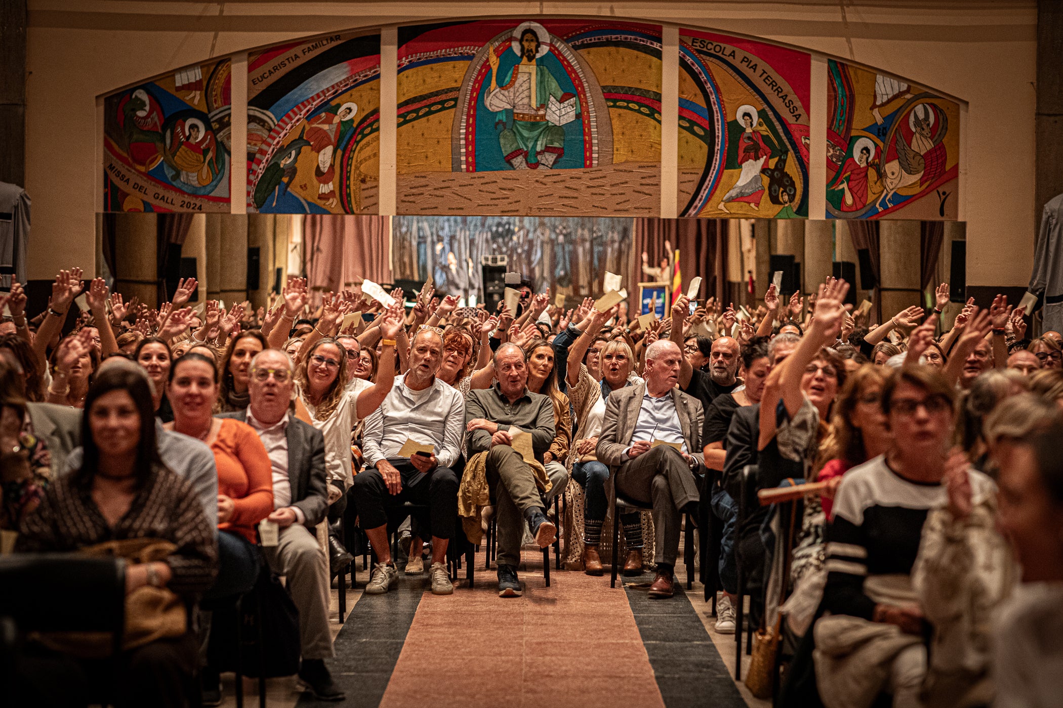 Aquest divendres ha tingut lloc l’acte commemoratiu del 125è aniversari de l’Escola Pia de Terrassa, una celebració que ha reunit representants institucionals, membres de la comunitat educativa, exalumnes i persones vinculades al centre. L’acte ha comptat amb la participació del president del Parlament, Josep Rull, i de l'alcalde Jordi Ballart, i ha inclòs actuacions musicals i una taula rodona amb antics alumnes per repassar la trajectòria de l’escola i la seva vinculació amb la ciutat.