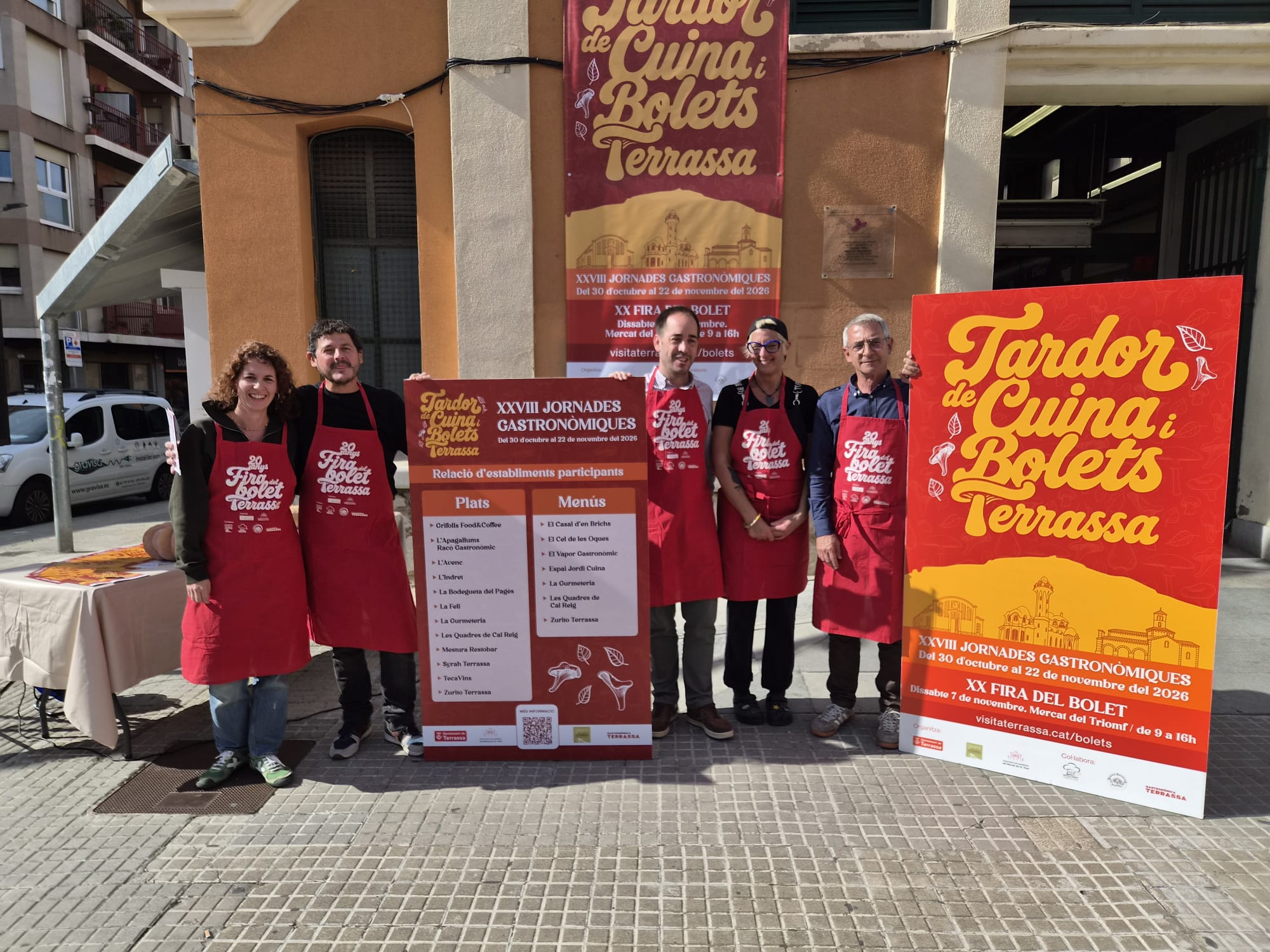Acte de presentació de La Tardor i Bolets a Terrassa, davant del Mercat de Sant Pere | Lluïsa Tarrida