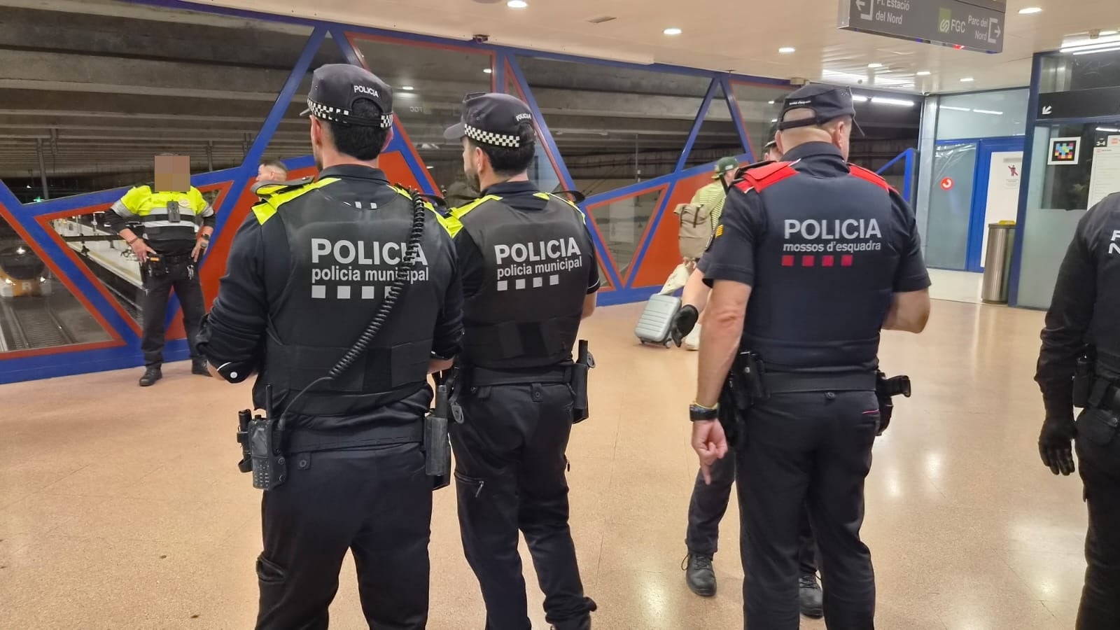 Els Mossos d'Esquadra han desplegat un any més el Pla Kanpai a les estacions de Terrassa. Es tracta d'un dispositiu dissenyat pel cos de policia de la Generalitat de Catalunya que té per objectiu combatre la multireincidència delictiva. En aquesta ocasió, el Pla s'ha desplegat simultàniament a gran part de tot el territori català i ha comptat amb la participació de 1.349 persones, entre Mossos d'Esquadra, policies locals, Policia Nacional, Guàrdia Civil, Protecció Civil i altres cossos de seguretat. Convertint-se així en un dels operatius més grans des que es realitza el Pla Kanpai. A Terrassa, l'operatiu ha comptat amb una vuitantena d'agents que s'han desplegat per les estacions Nord de Renfe i a l'estació Terrassa Rambla d'FGC | Oriol Manrique