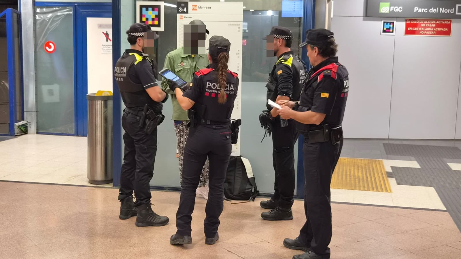 Els Mossos d'Esquadra han desplegat un any més el Pla Kanpai a les estacions de Terrassa. Es tracta d'un dispositiu dissenyat pel cos de policia de la Generalitat de Catalunya que té per objectiu combatre la multireincidència delictiva. En aquesta ocasió, el Pla s'ha desplegat simultàniament a gran part de tot el territori català i ha comptat amb la participació de 1.349 persones, entre Mossos d'Esquadra, policies locals, Policia Nacional, Guàrdia Civil, Protecció Civil i altres cossos de seguretat. Convertint-se així en un dels operatius més grans des que es realitza el Pla Kanpai. A Terrassa, l'operatiu ha comptat amb una vuitantena d'agents que s'han desplegat per les estacions Nord de Renfe i a l'estació Terrassa Rambla d'FGC | Oriol Manrique