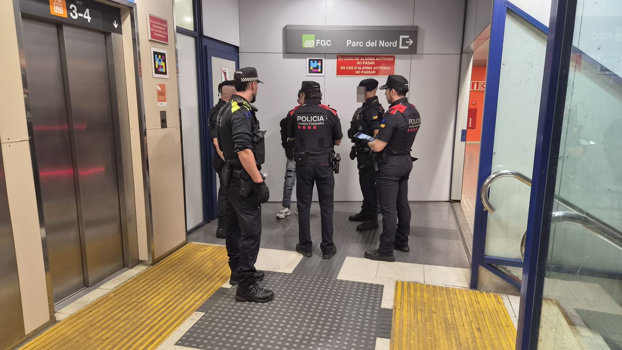 Els Mossos d'Esquadra han desplegat un any més el Pla Kanpai a les estacions de Terrassa. Es tracta d'un dispositiu dissenyat pel cos de policia de la Generalitat de Catalunya que té per objectiu combatre la multireincidència delictiva. En aquesta ocasió, el Pla s'ha desplegat simultàniament a gran part de tot el territori català i ha comptat amb la participació de 1.349 persones, entre Mossos d'Esquadra, policies locals, Policia Nacional, Guàrdia Civil, Protecció Civil i altres cossos de seguretat. Convertint-se així en un dels operatius més grans des que es realitza el Pla Kanpai. A Terrassa, l'operatiu ha comptat amb una vuitantena d'agents que s'han desplegat per les estacions Nord de Renfe i a l'estació Terrassa Rambla d'FGC | Oriol Manrique